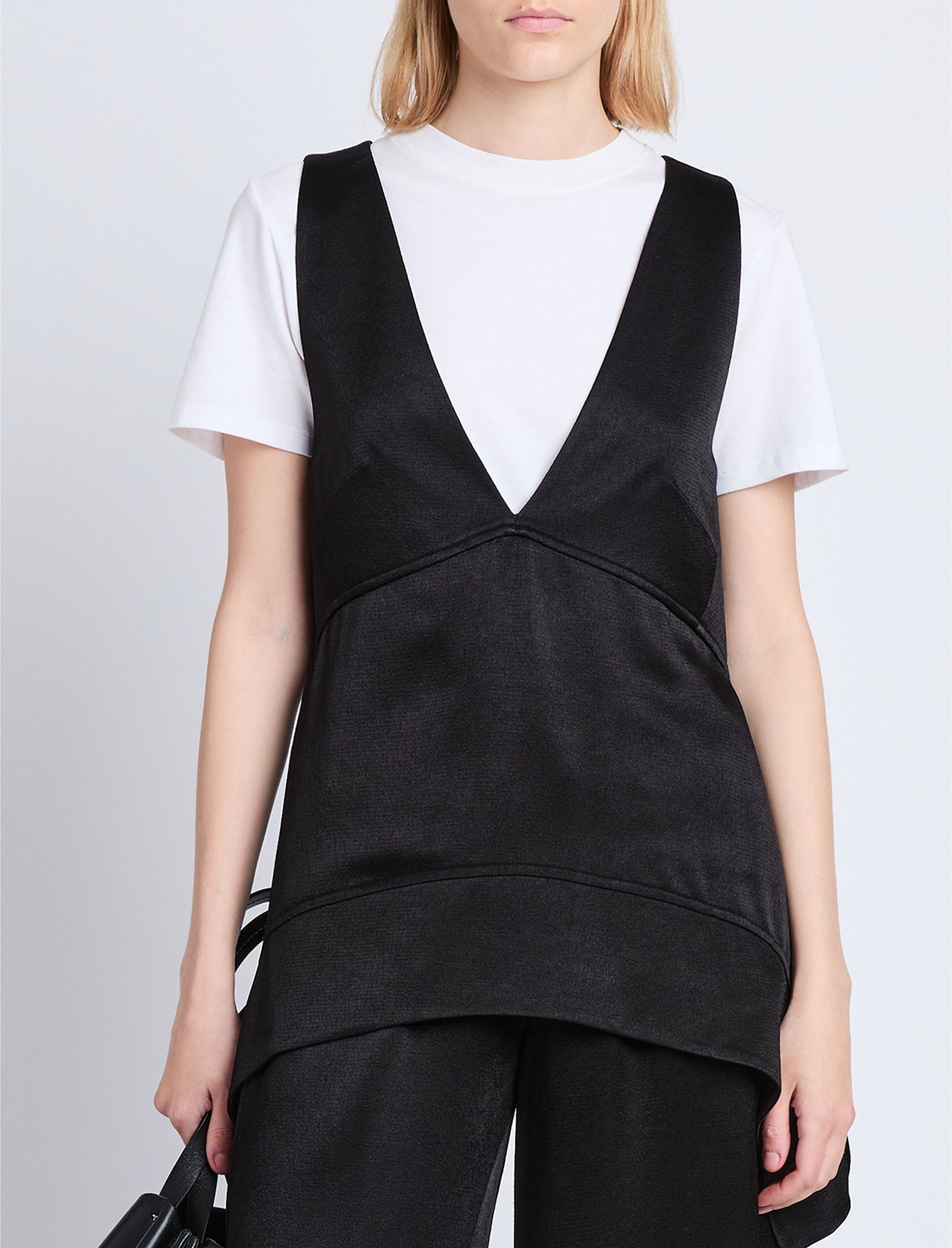 Débardeur Liz à col V en satin - Black
