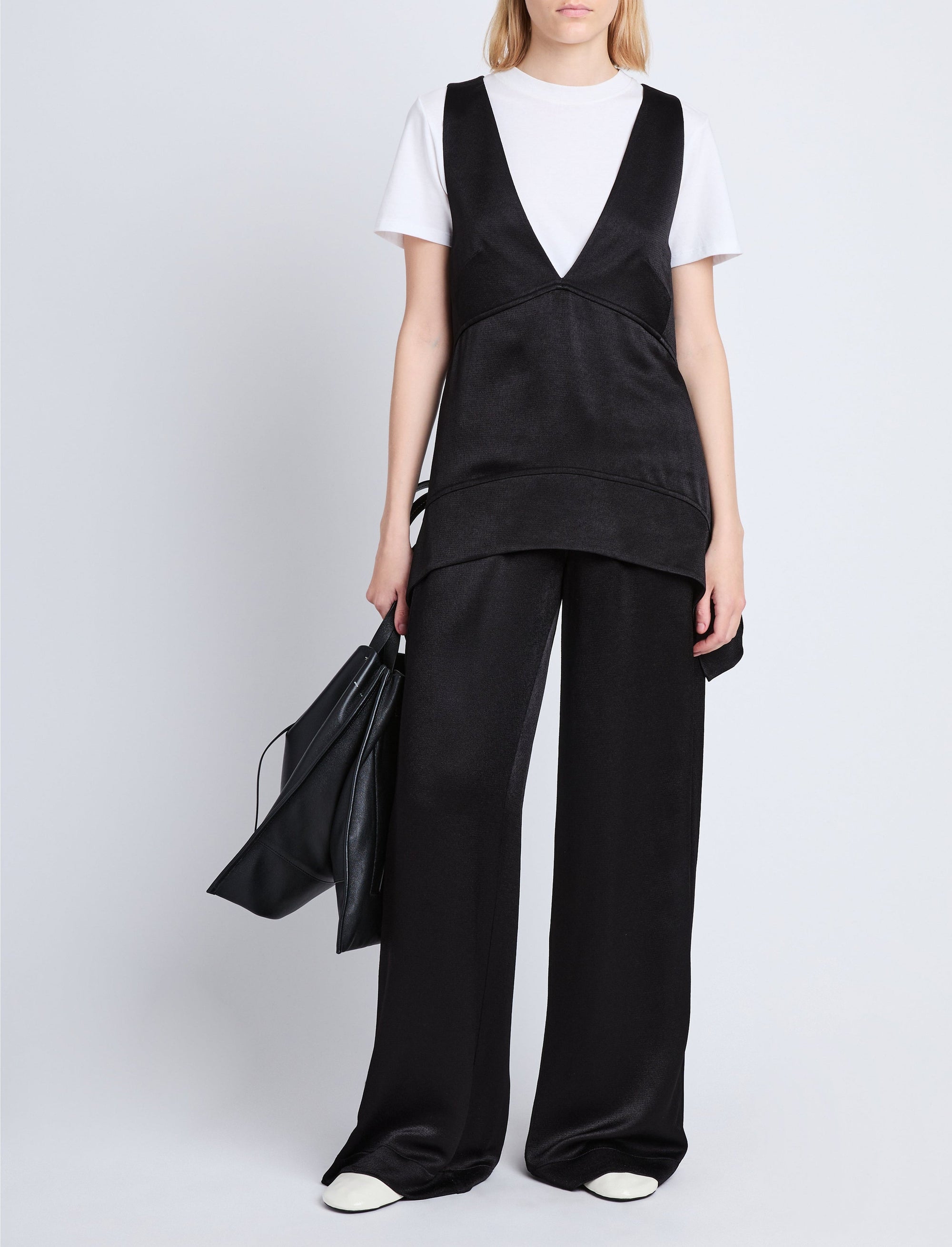 Débardeur Liz à col V en satin - Black