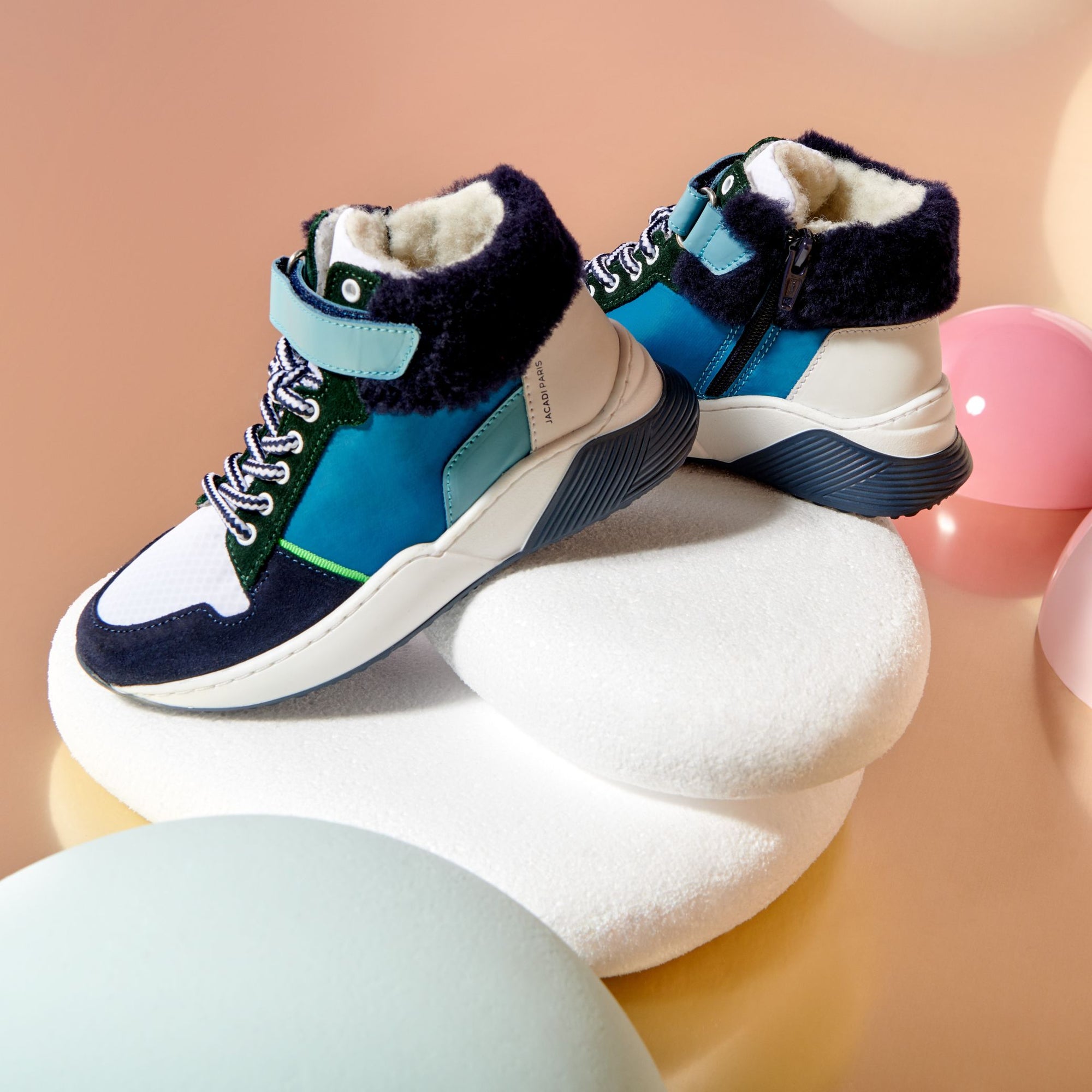 26 QTY / BLEU/VERT CHAUSSURES CUIR ACROBATE