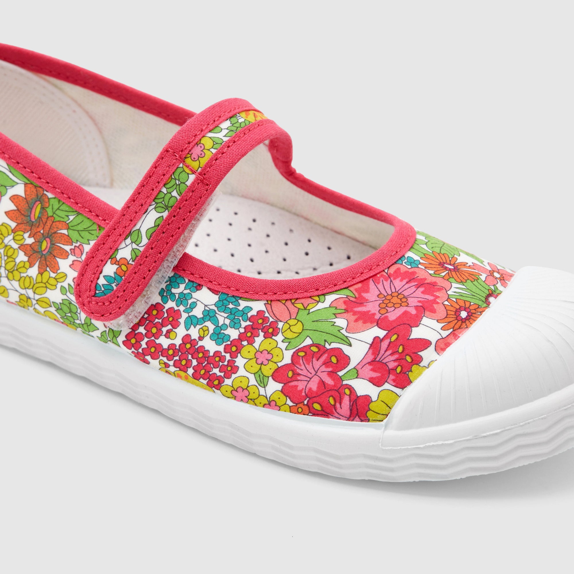 40 QTY / MULTICO CHAUSSURES TOILE POURPRE COL