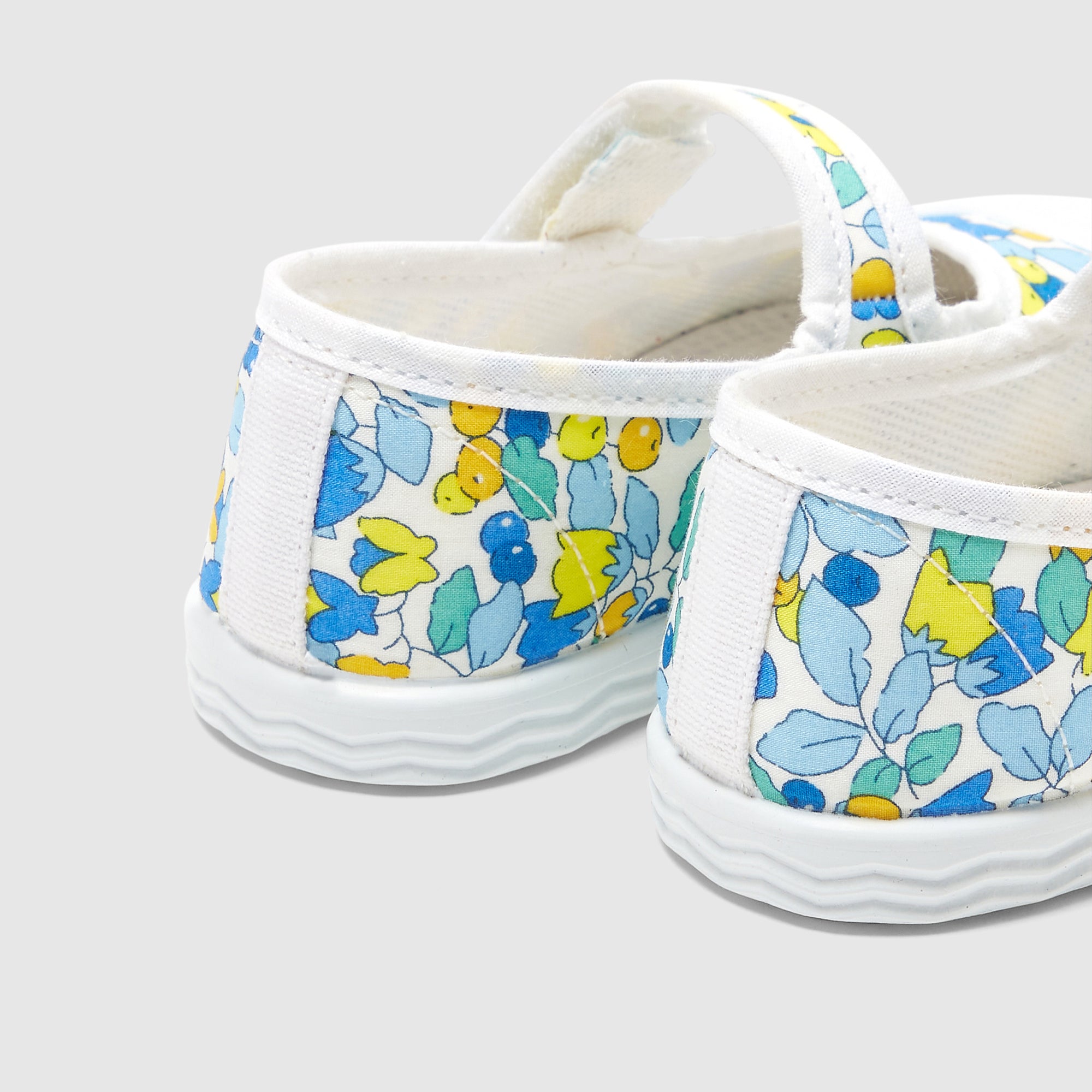 69 QTY / BLEU/MULTICO CHAUSSURES TOILE PENNY COL