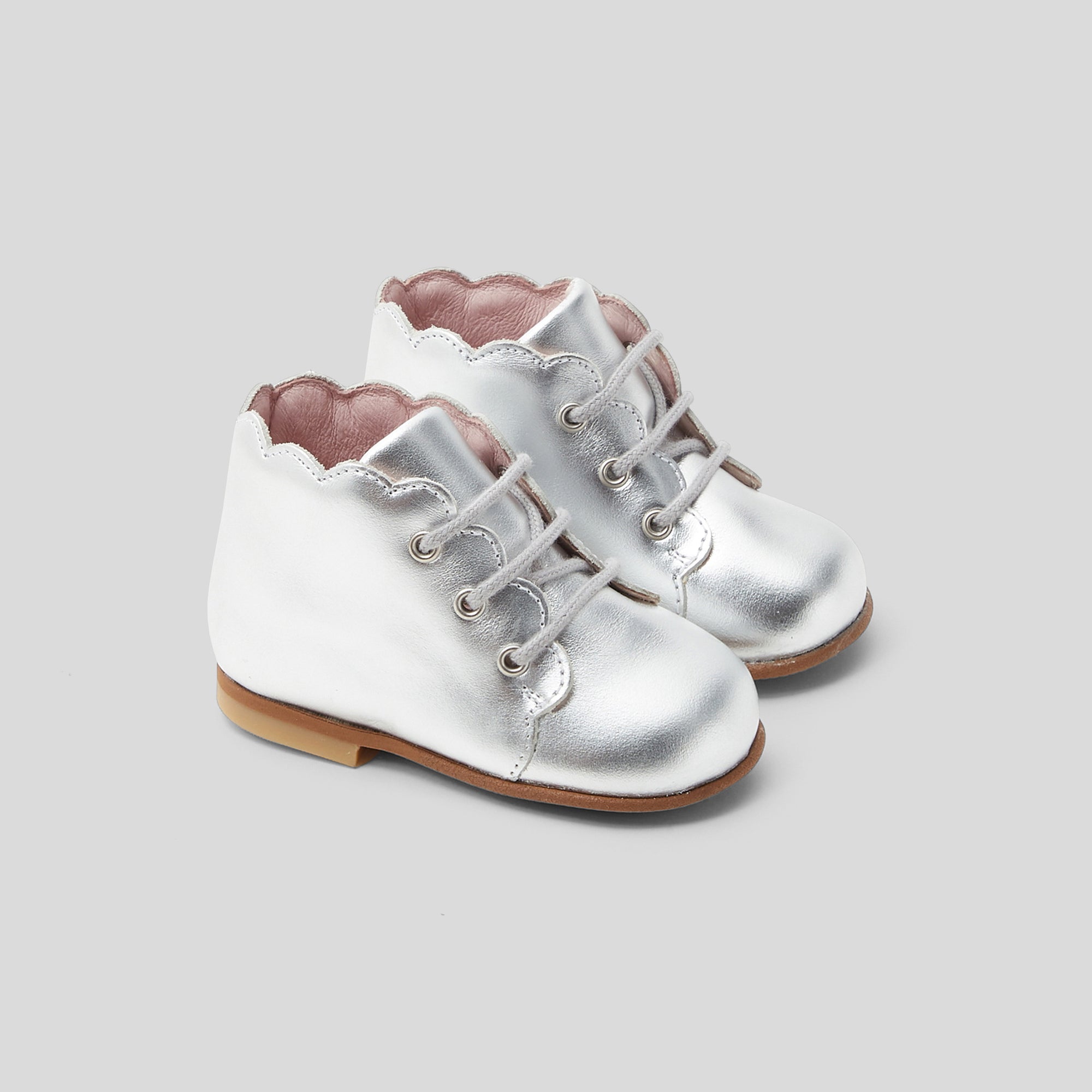 33 QTY / ARGENT CHAUSSURES CUIR MARIONNETTE COL