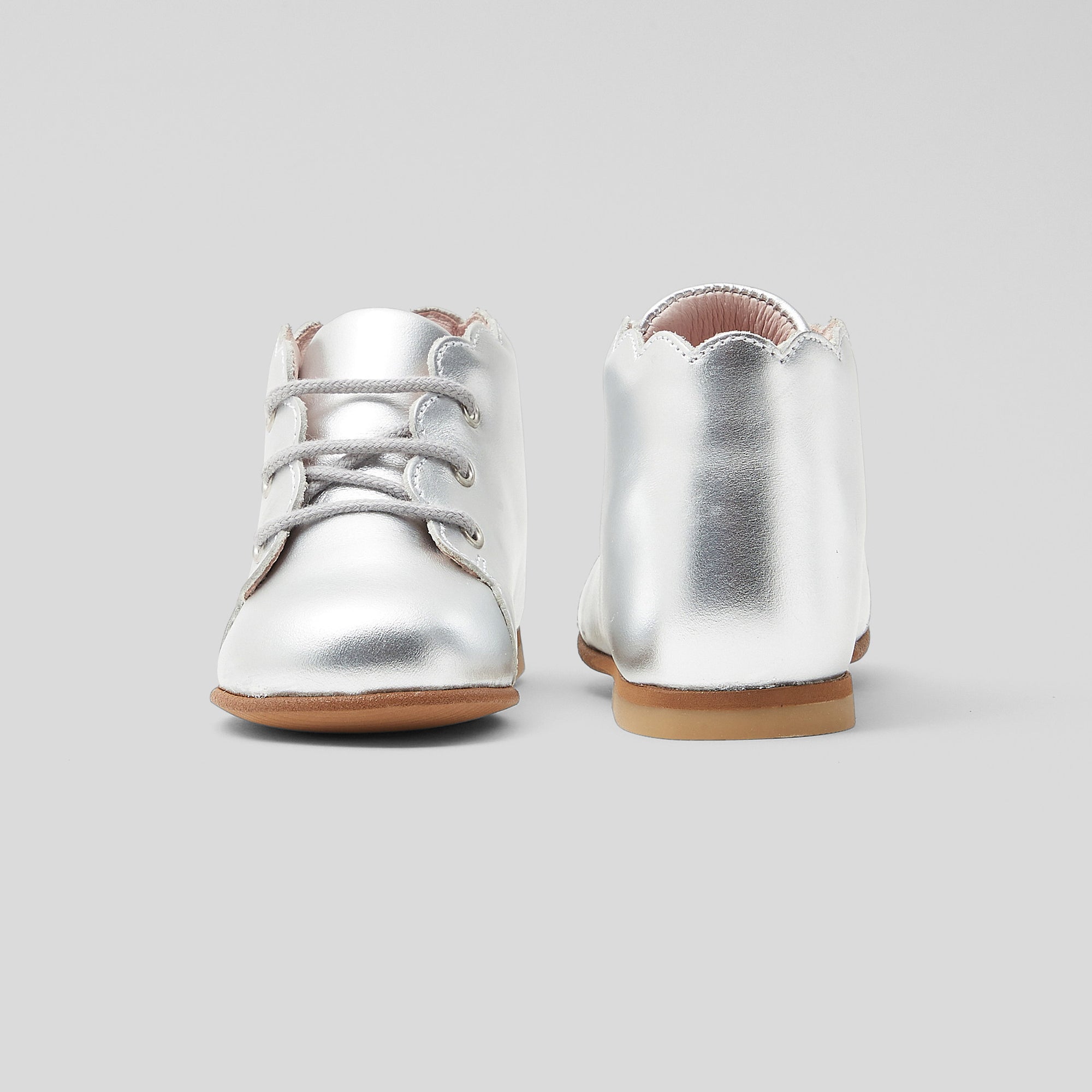 33 QTY / ARGENT CHAUSSURES CUIR MARIONNETTE COL