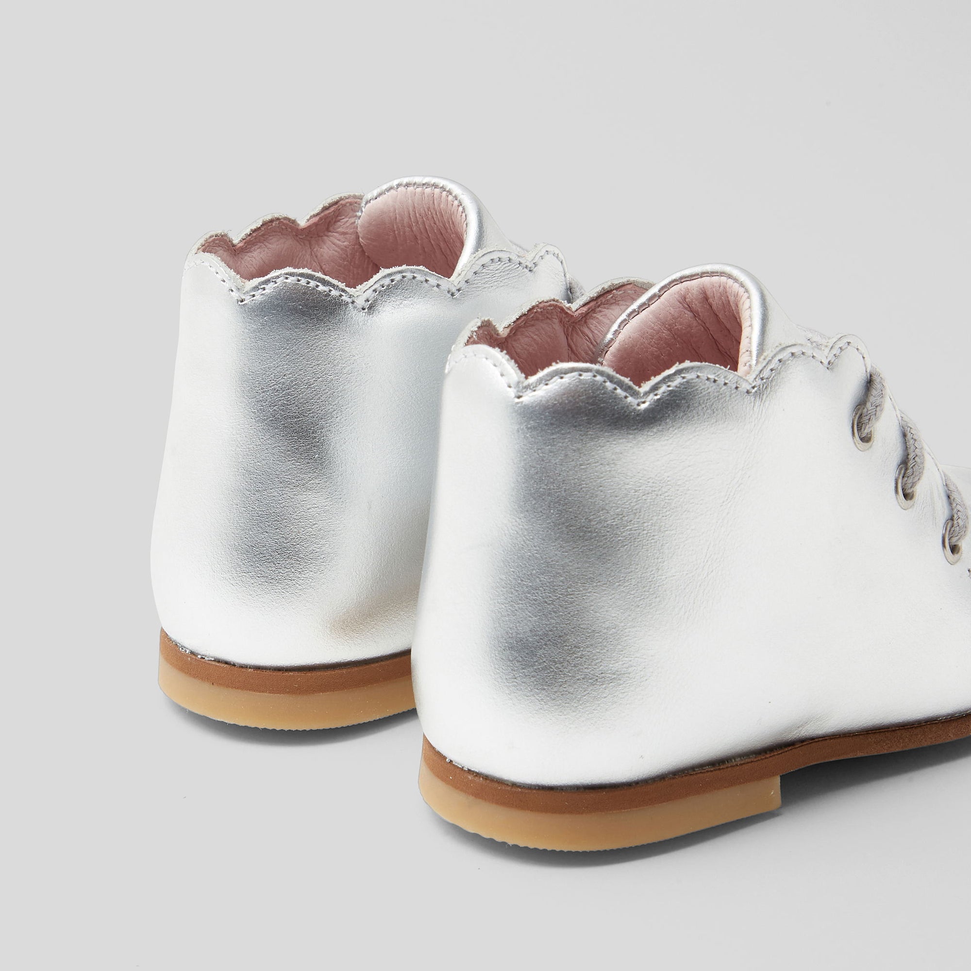 33 QTY / ARGENT CHAUSSURES CUIR MARIONNETTE COL