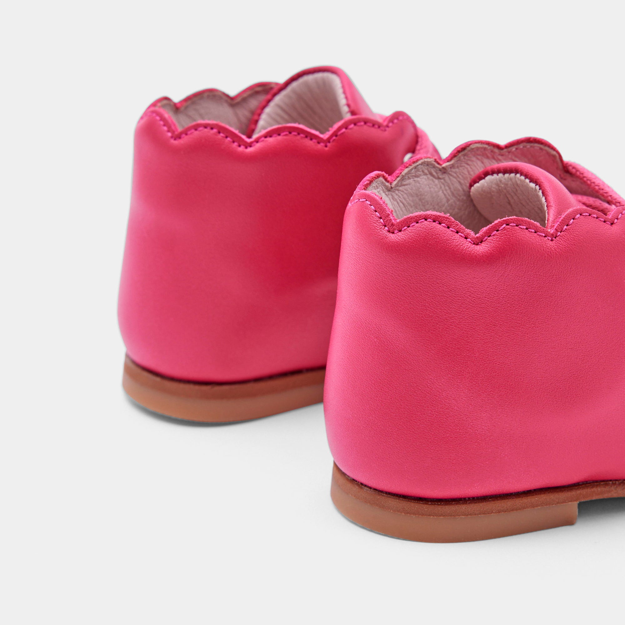 1 QTY / ROSE FUSCHIA CHAUSSURES CUIR MARIONNETTE COL