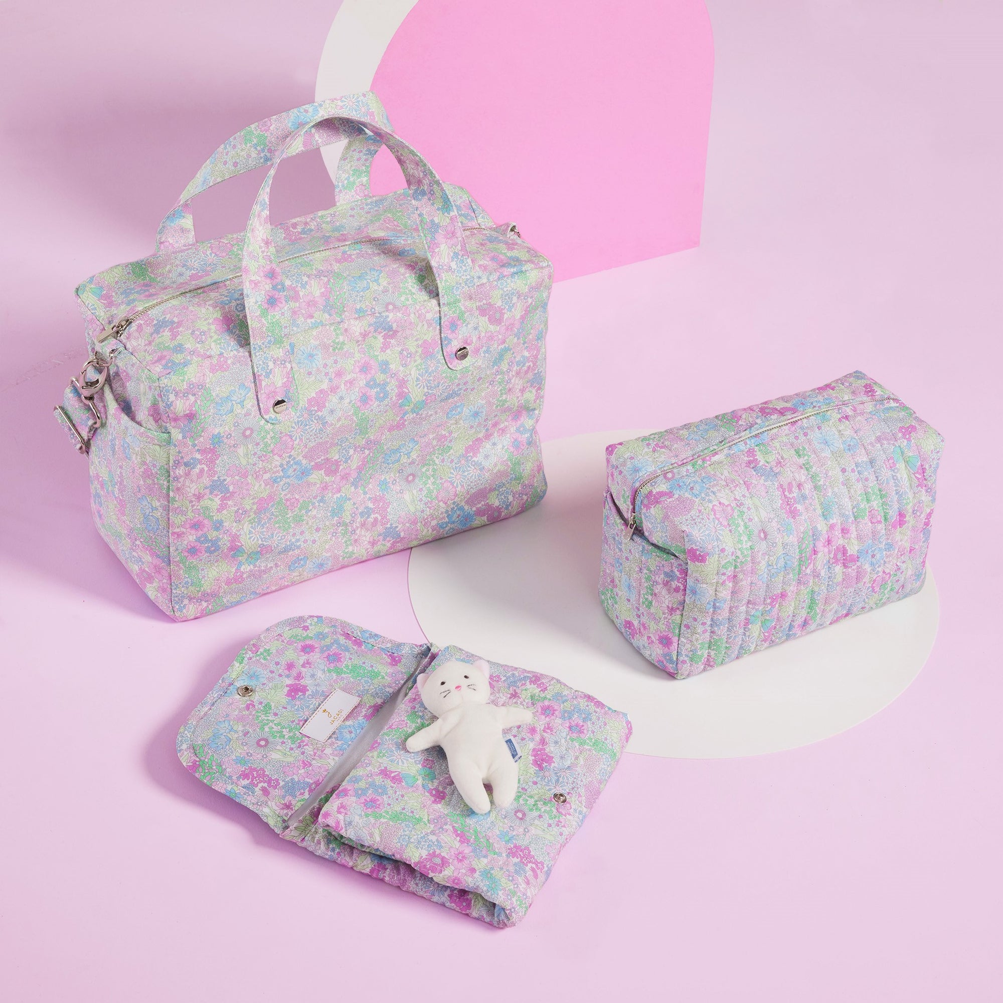 365 QTY / BLANC/MULTICO PUERICULTURE BAGAGERIE TROUSSE LIBERTY PETITE FLEUR