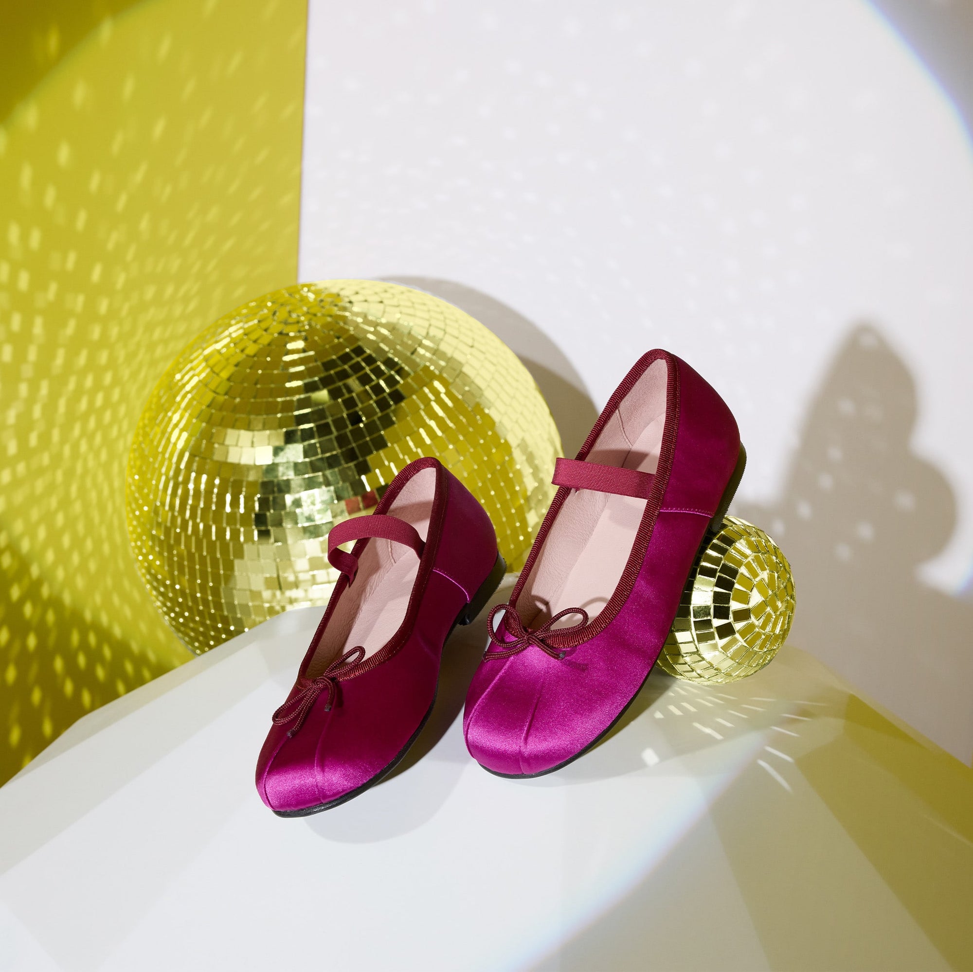 2 QTY / FUSCHIA CHAUSSURES CUIR DANSEUSE