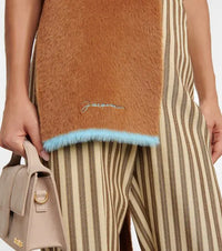 70€ / 12 sold //10 QTY / ST120%   Écharpe Neva duveteux avec logo - Brown