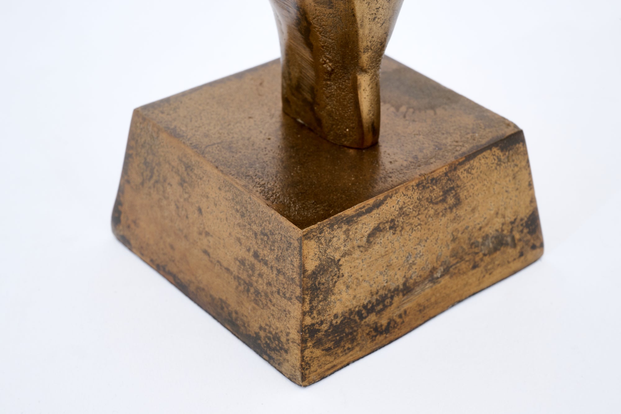 STATUETTE EMMANUELLE II