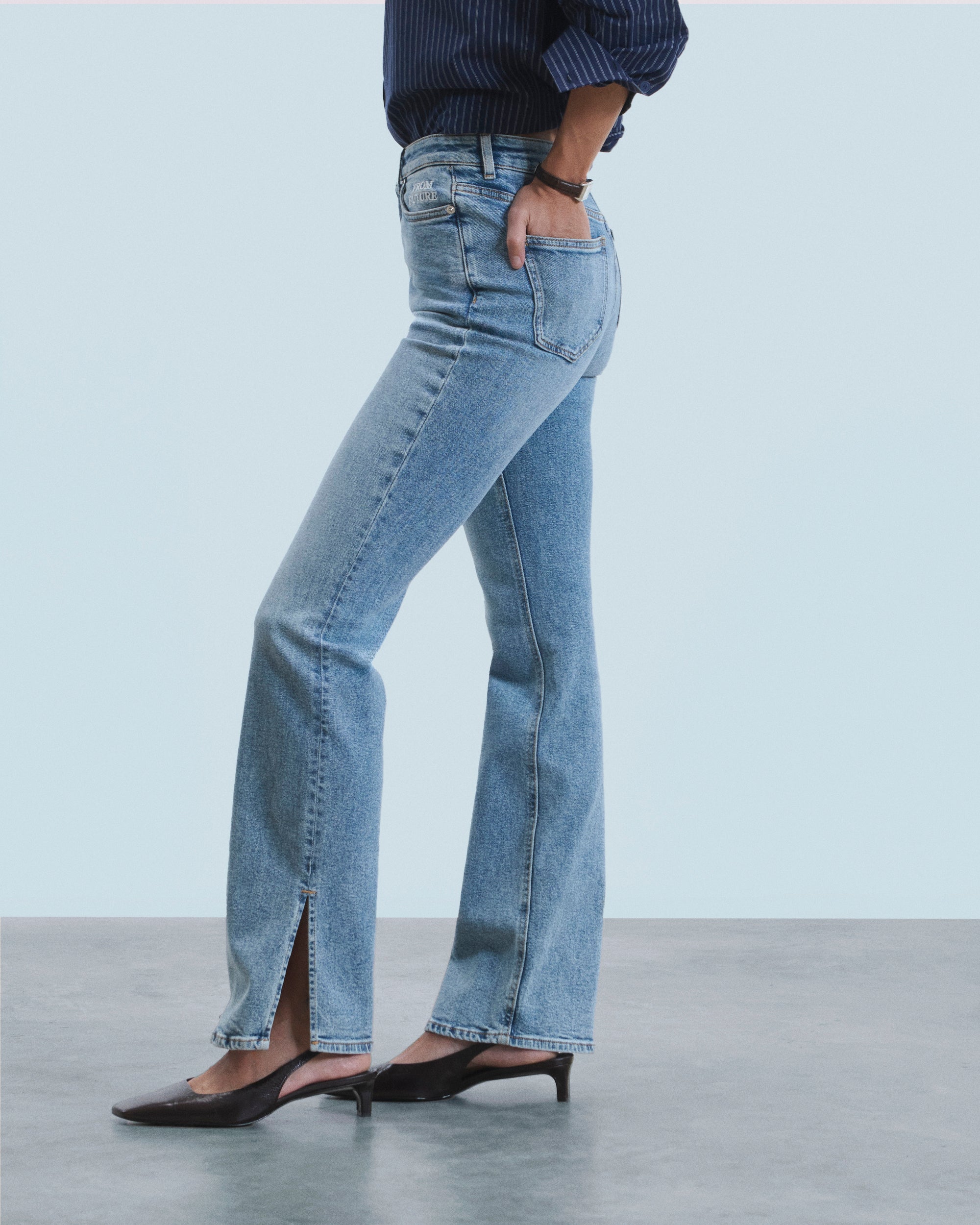 Y. ONLY PORTE / BLEU CLAIR / NEW / QTY : 1 / Joe Jean Bootcut Fente - Bleu Clair