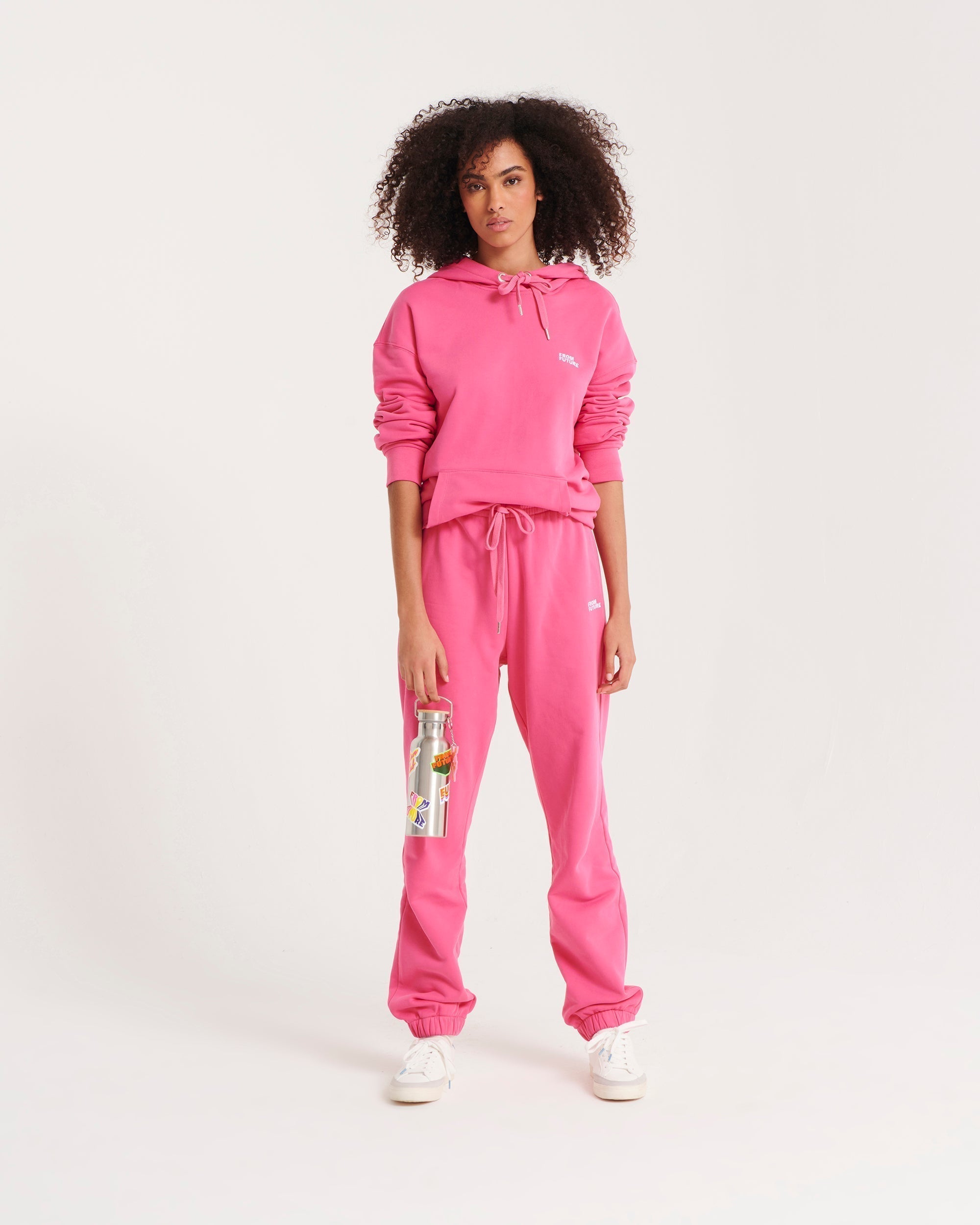 ROSE FLUO / DJV / QTY : 4 / Pantalon Jogging Broderie FROM FUTURE - Rose Fluo