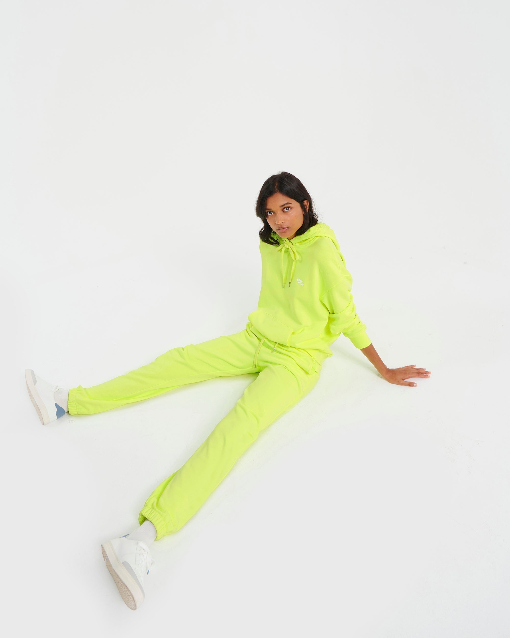 JAUNE FLUO / DJV / QTY : 2 / Pantalon Jogging Broderie FROM FUTURE - Jaune Fluo