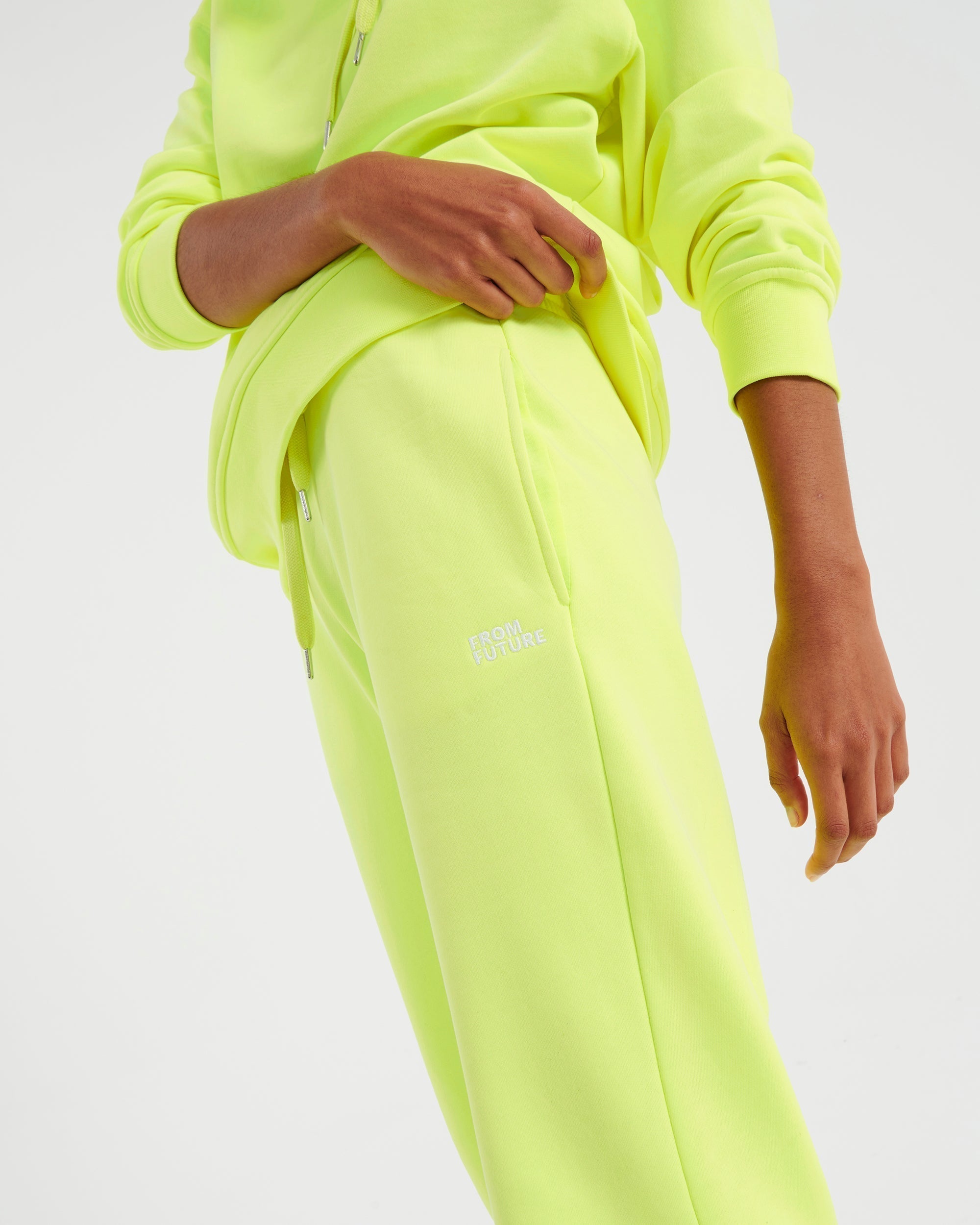 Classic jogging trousers with pockets - Neon Yellow