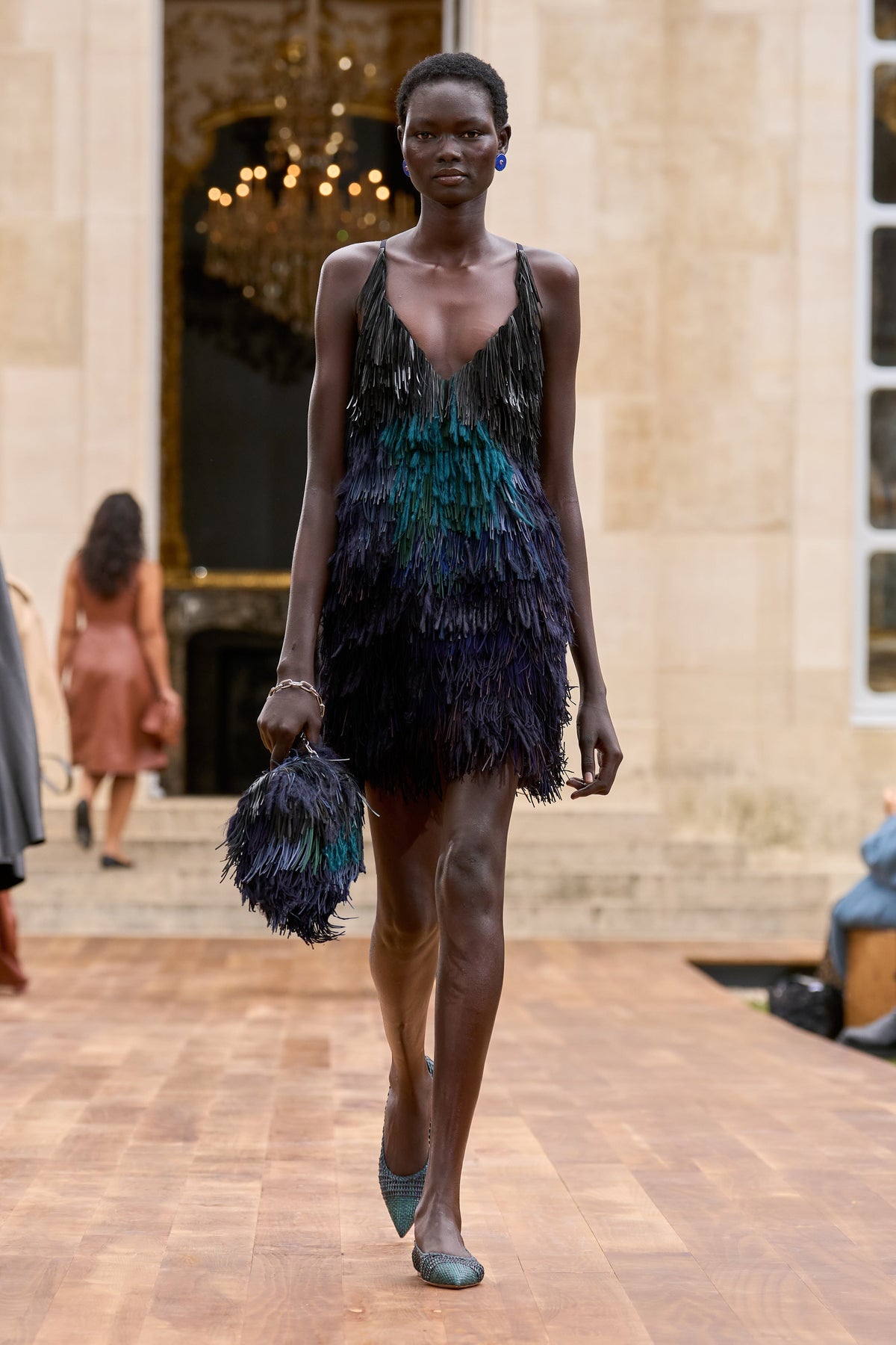 Freyja Dress en bleu marine multicolore multicolore fringe broderie