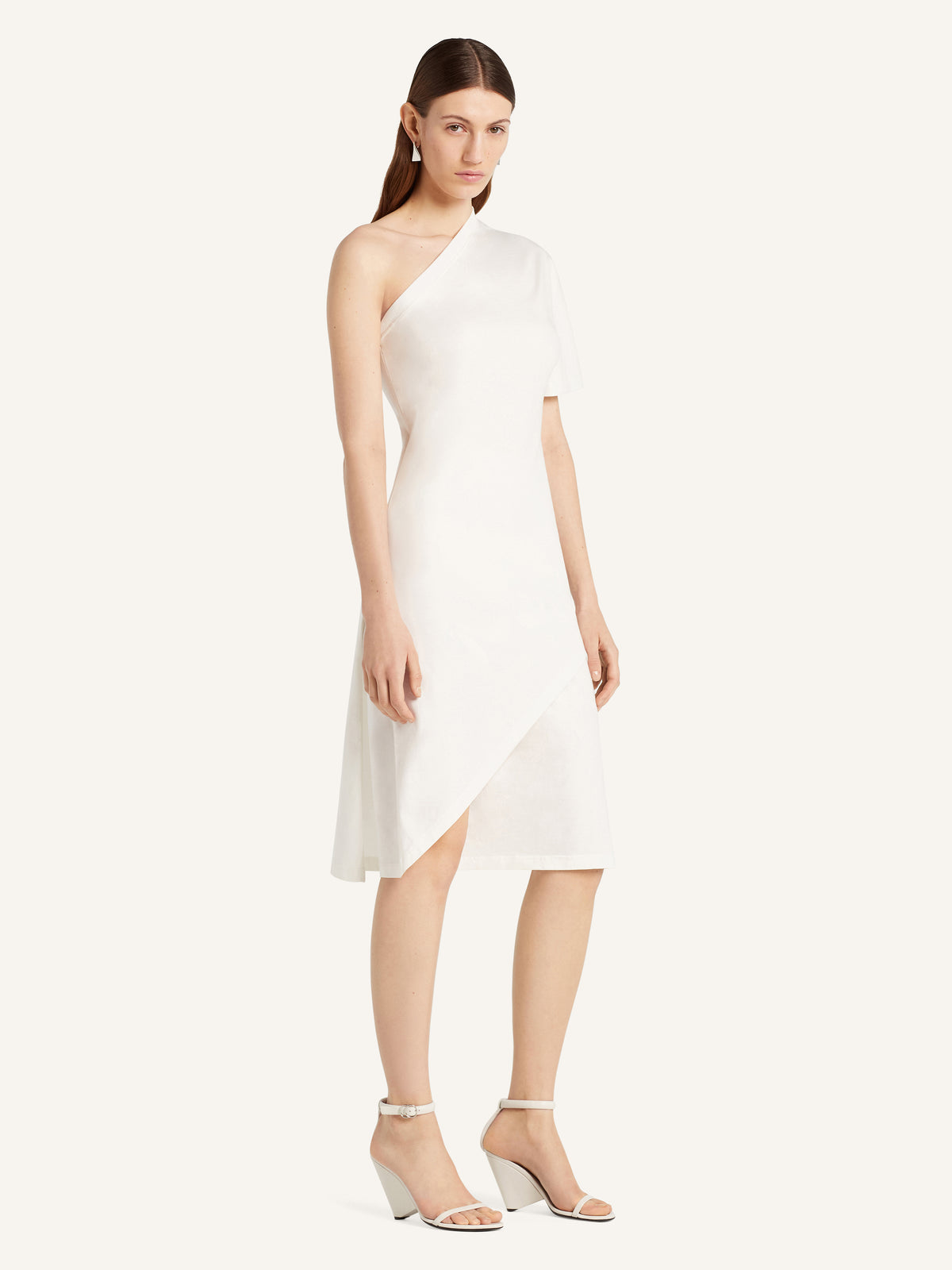 PRIX MARQUE : 200 / ROBE ASYMÉTRIQUE INFINI