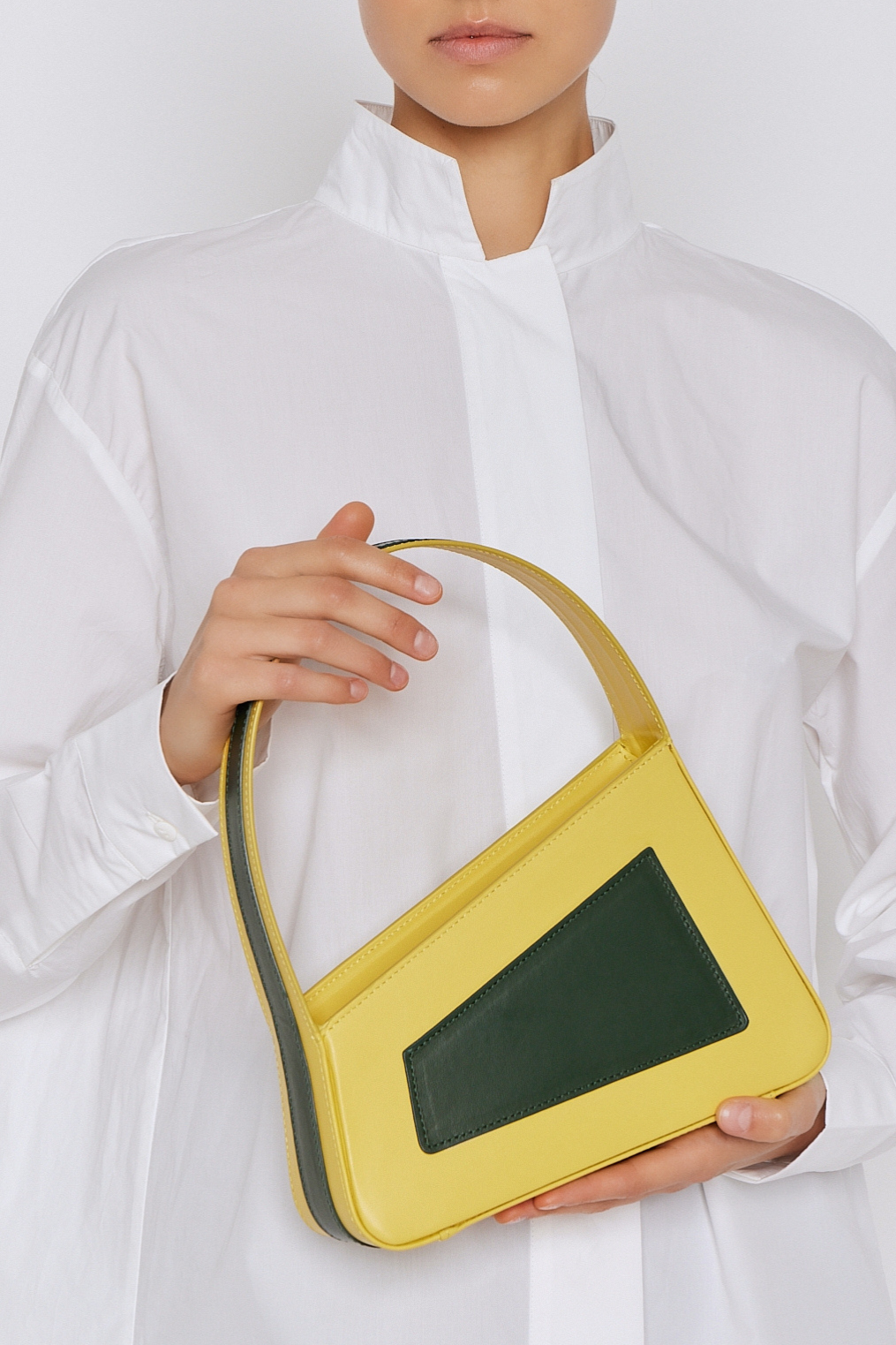 FOREST YELLOW ALBERT S FRAMED mini sac asymétrique en cuir matelassé
