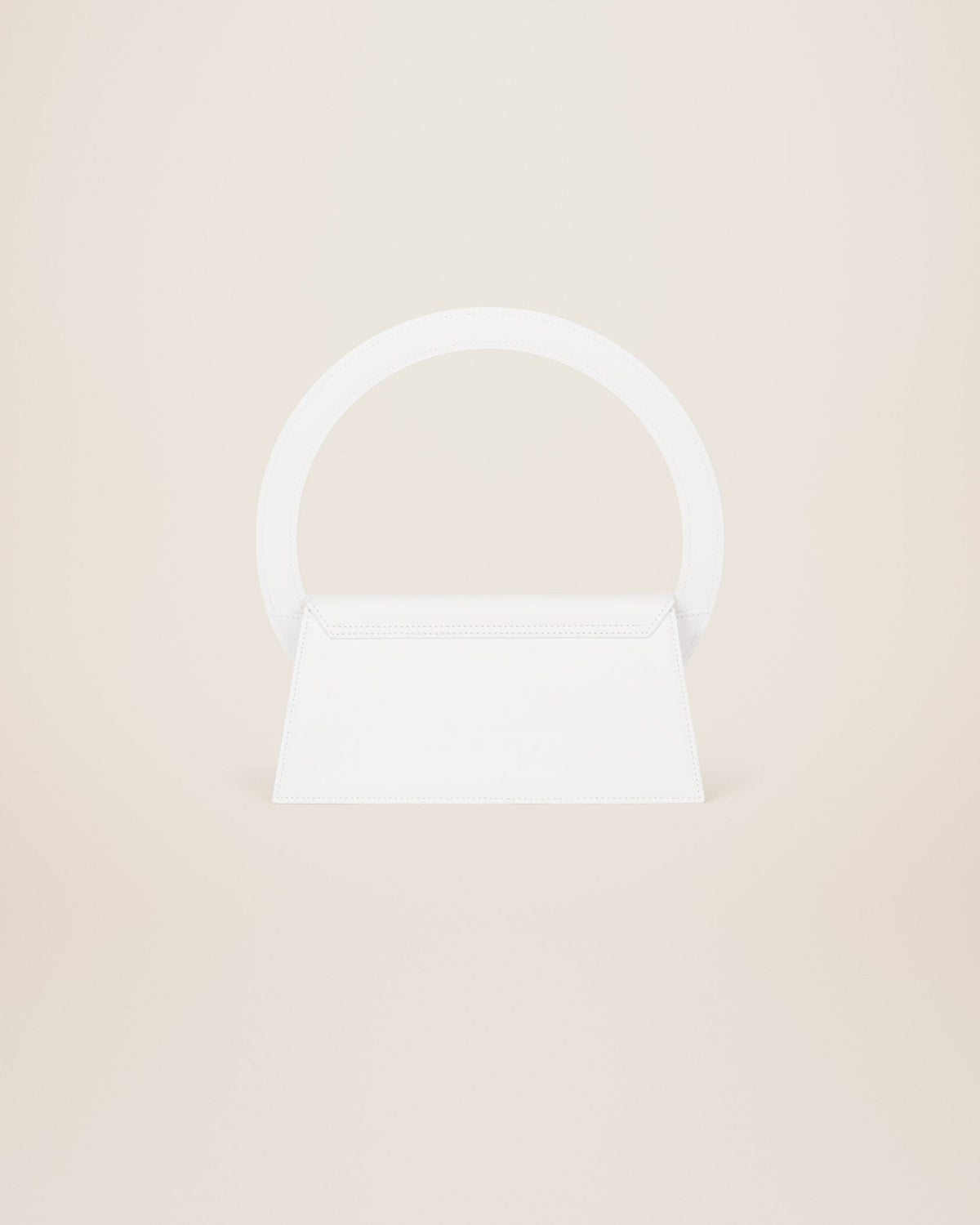 250€ / 39 sold //80 QTY / ST49%   Sac Rond à bandoulière avec logo en cuir - White