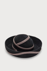 BLACK & TAUPE SIGMAR FELT chapeau en feutre avec détail de vague