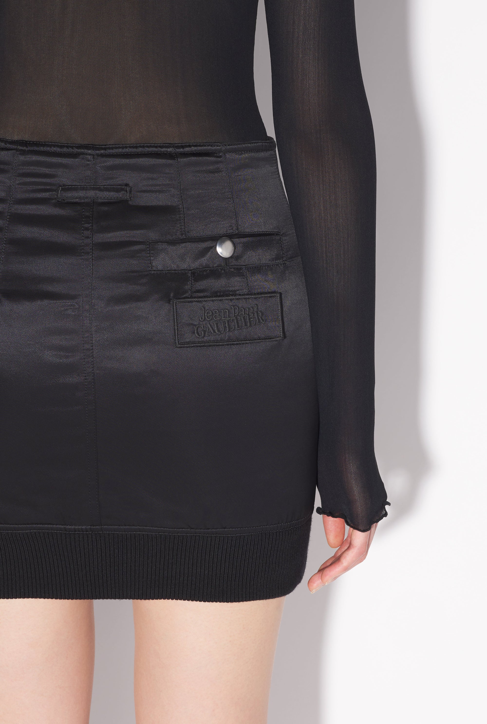 Jupe courte Tattoo en satin - Black
