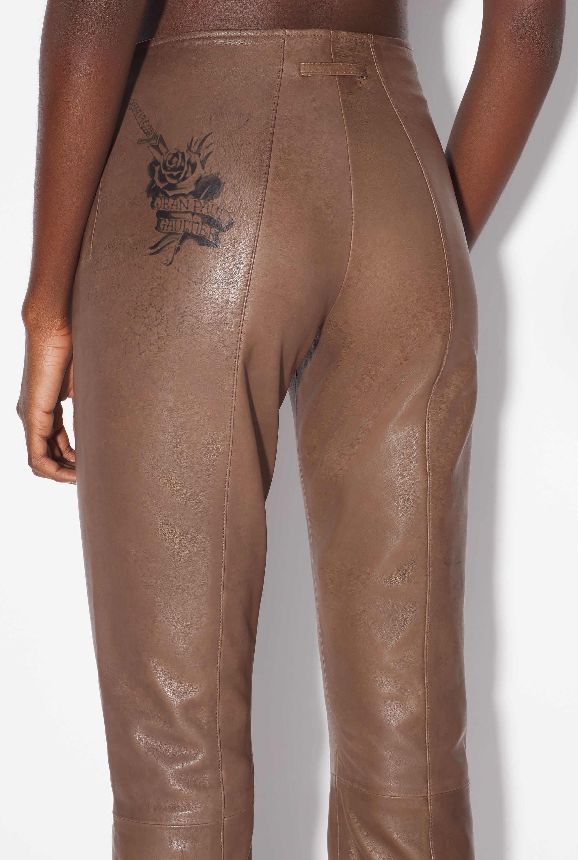 Pantalon Tattoo imprimé en cuir - Ebene & Black