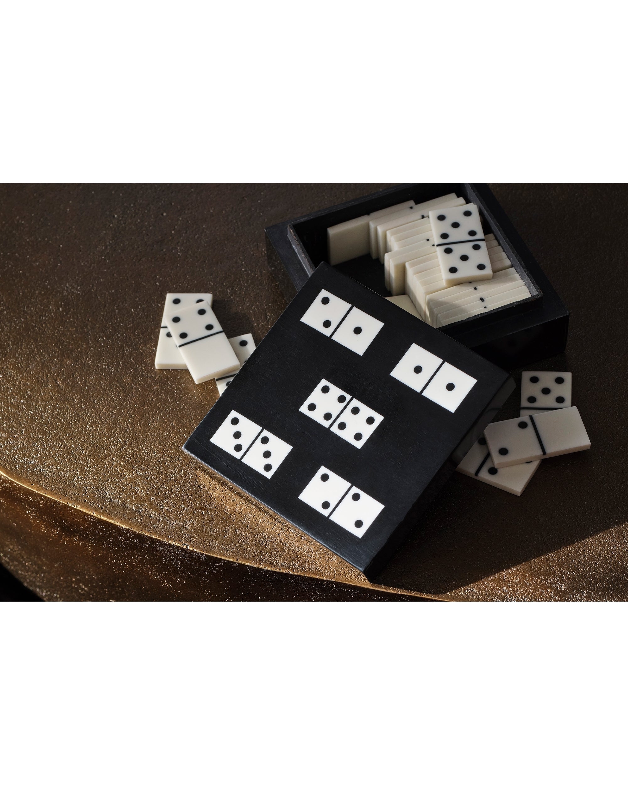 DOMINO SCOTT