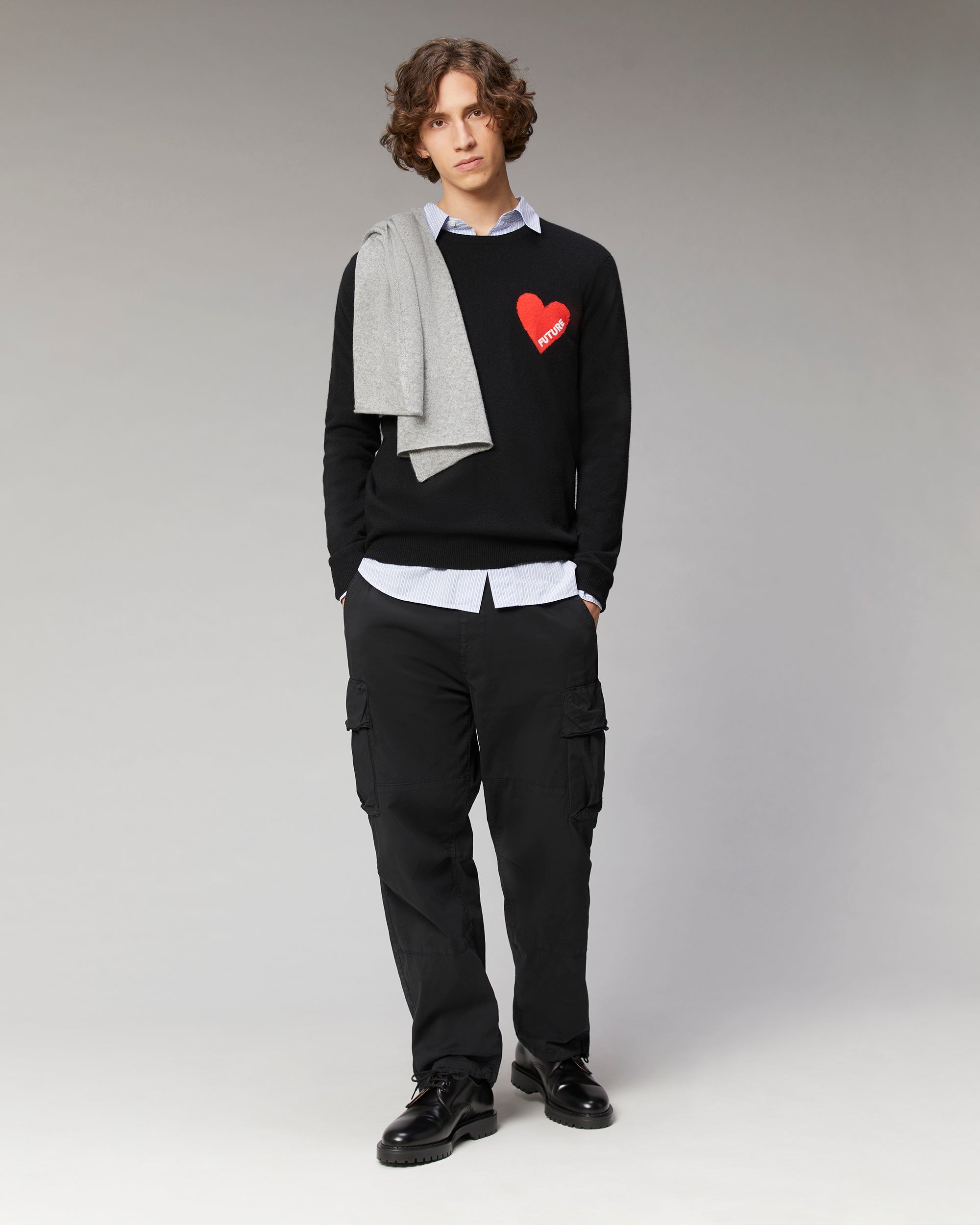 NOIR / NEW / QTY : 1 / Pull Col Rond Coeur - Noir