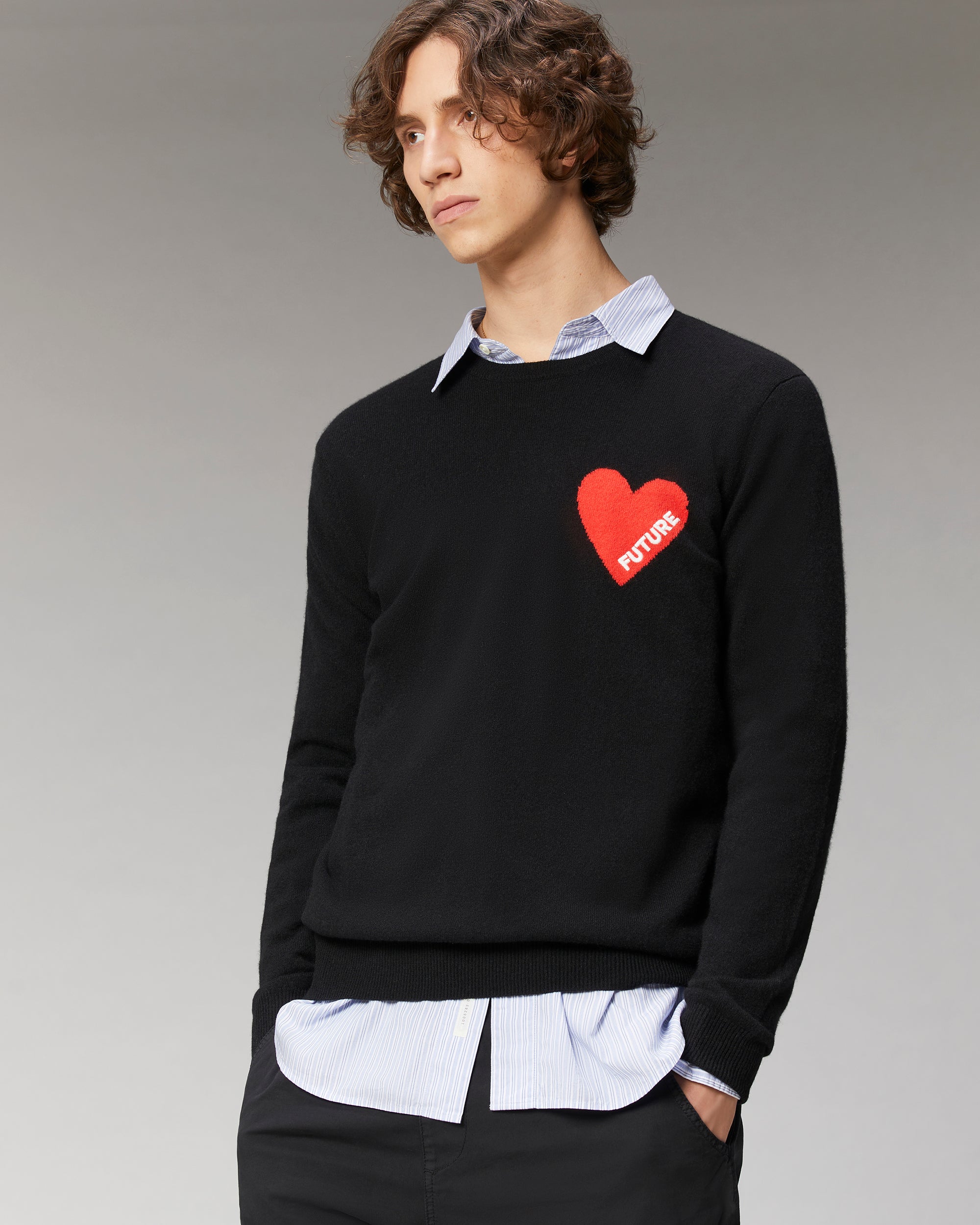 NOIR / NEW / QTY : 1 / Pull Col Rond Coeur - Noir