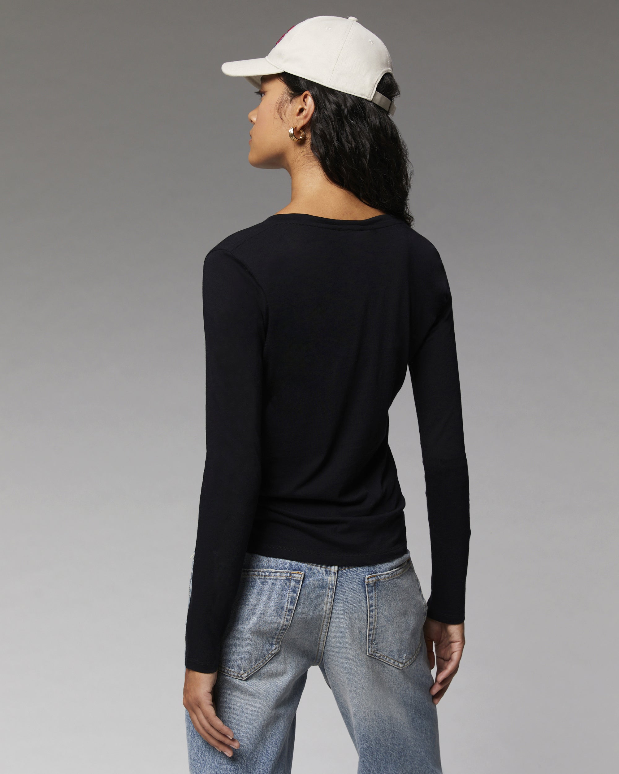NOIR / NEW / QTY : 0 / T-Shirt Col V Manches Longues Basique - Noir