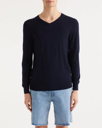 Pull classique à col V en laine mérinos - Washed Green
