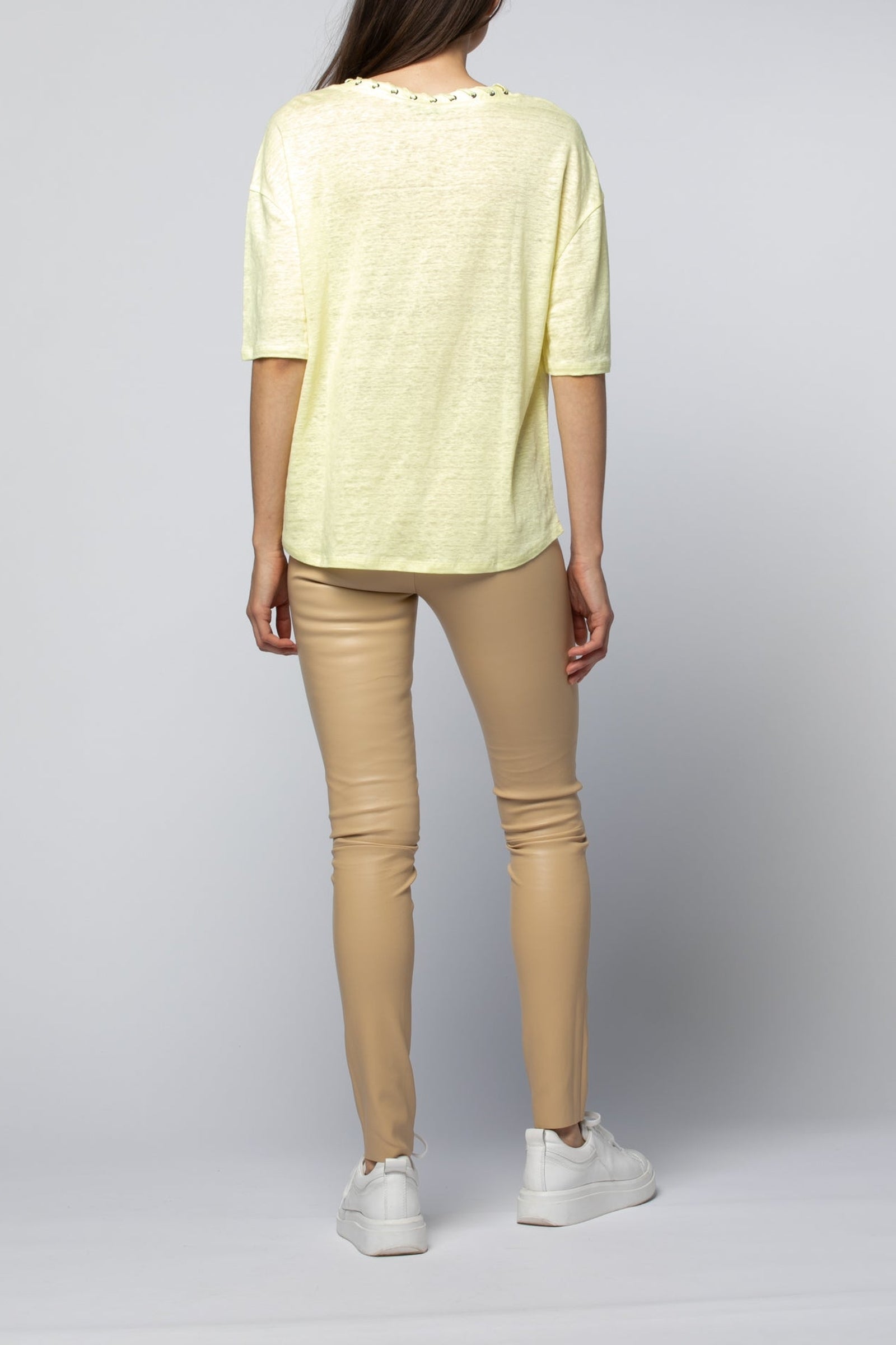 Timaela T-shirt in linen with lace-up neckline - Lemonade