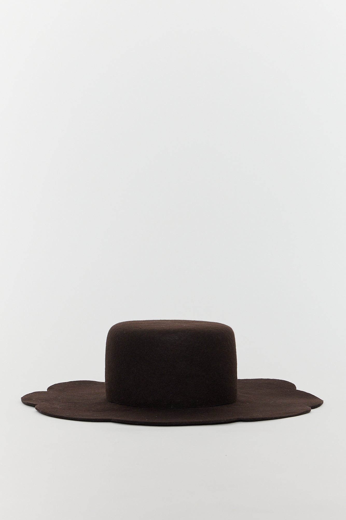 DARK BROWN ARNE FELT Chapeau en feutre à bords ronds