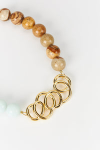 LIGHT BLUE & BEIGE  Elizabeth Candies  collier avec fermoir plaqué or
