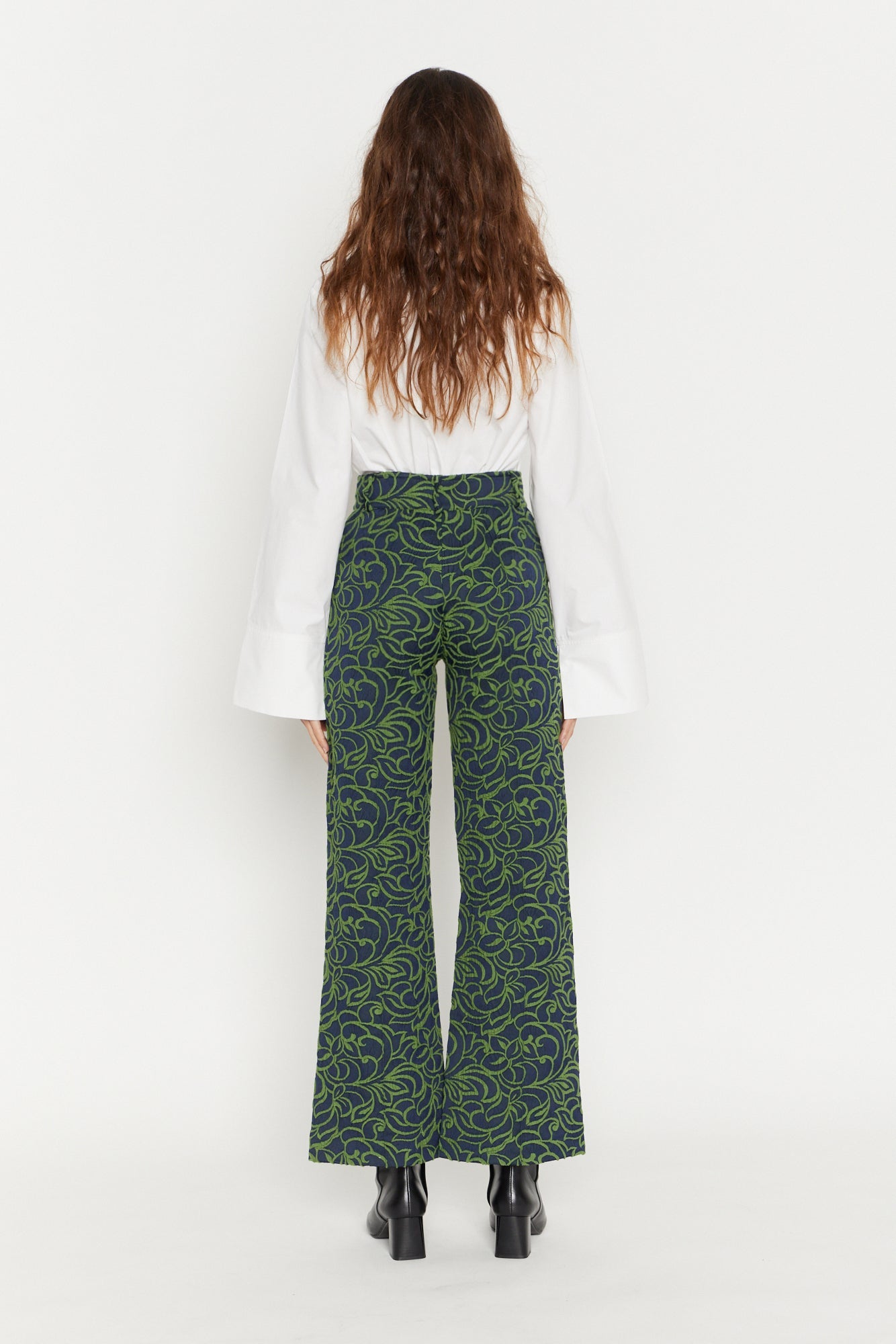 NAVY & OLIVE YOSHI JACQUARD pantalon évasé à imprimé jacquard