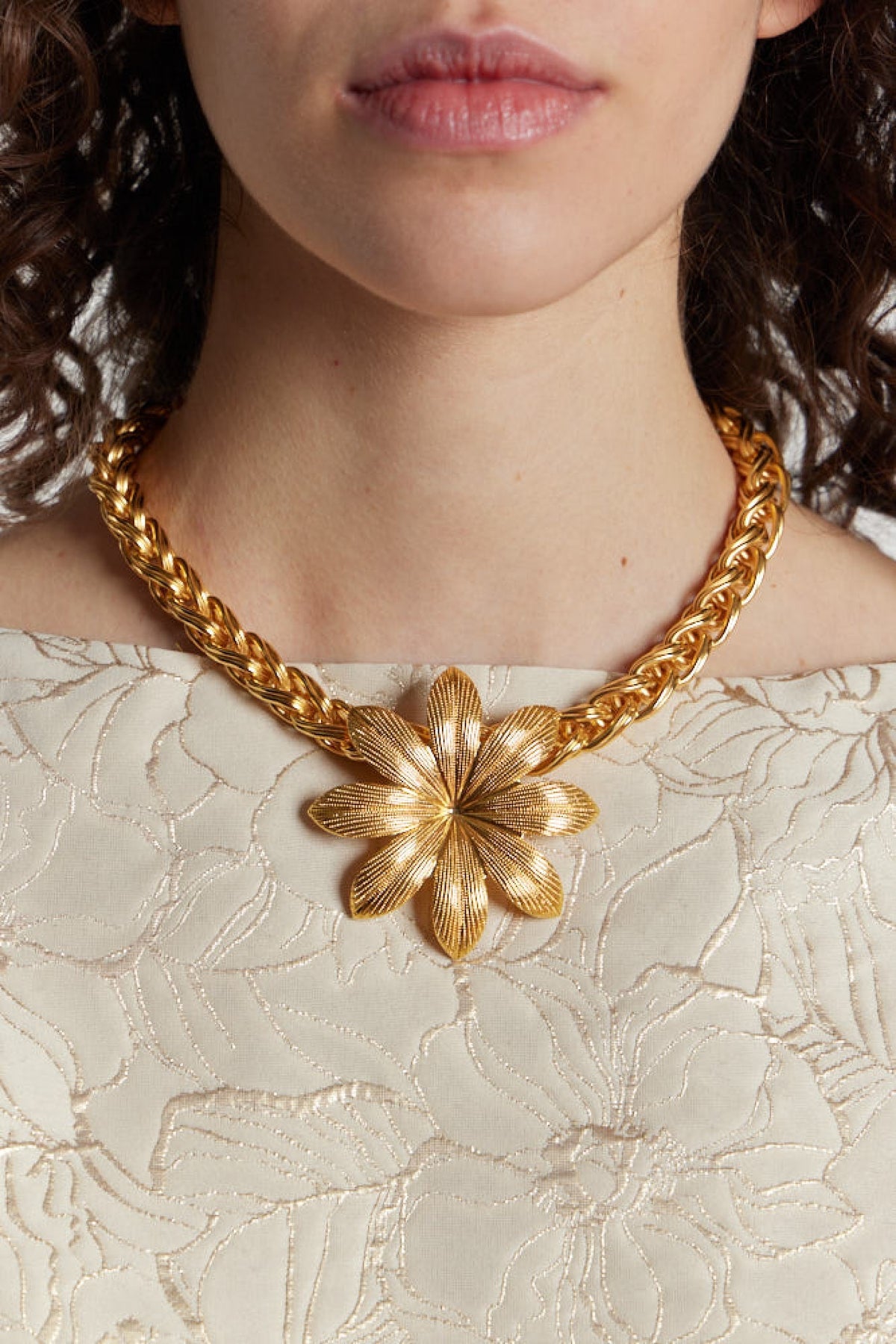 GOLD // ELIZABETH CHAIN LILIUM