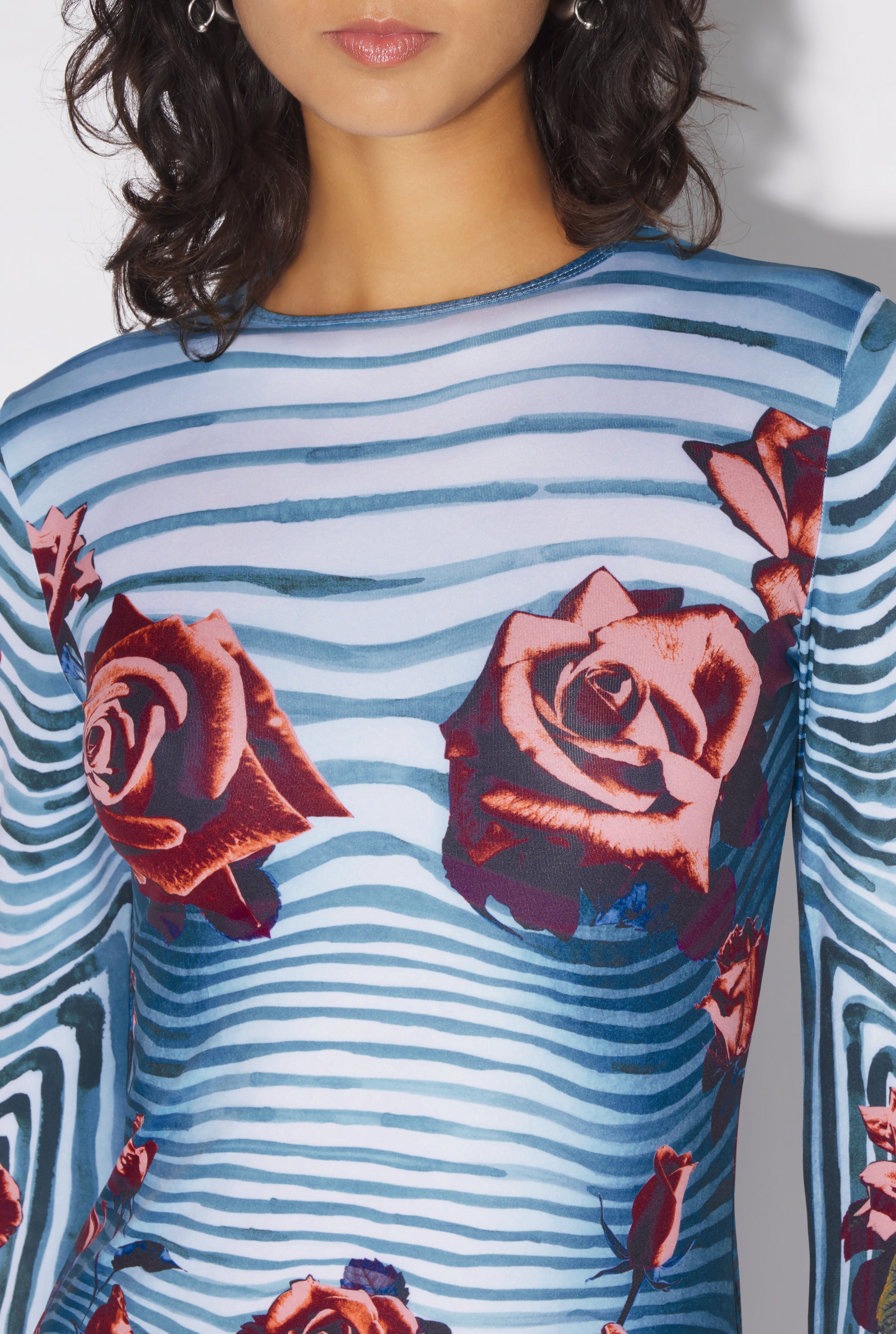 Robe Body Morphing Flower - Blue & Red & White