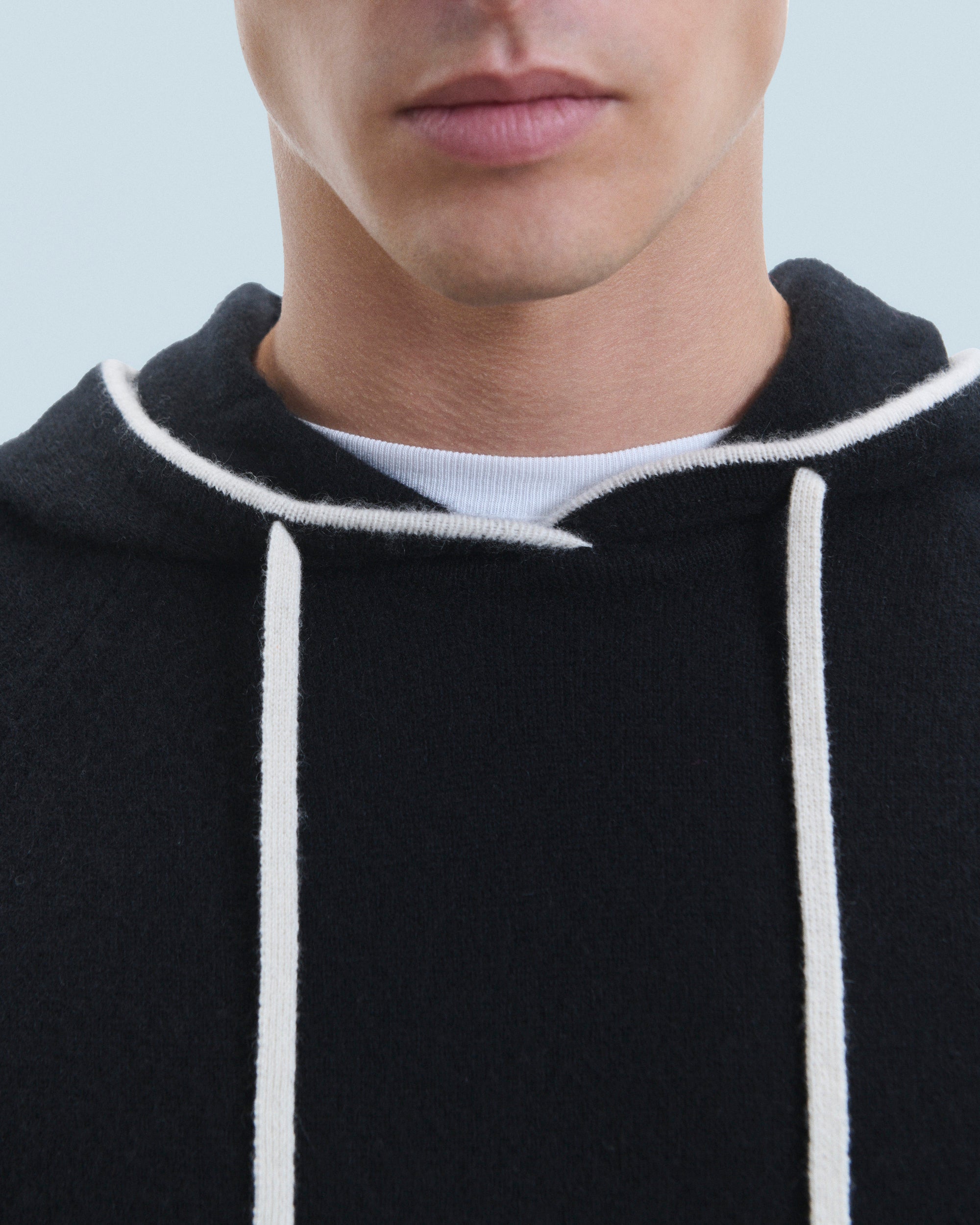 NOIR / NEW / QTY : 1 / Pull Hoodie Liserets Contrastes Léger - Noir