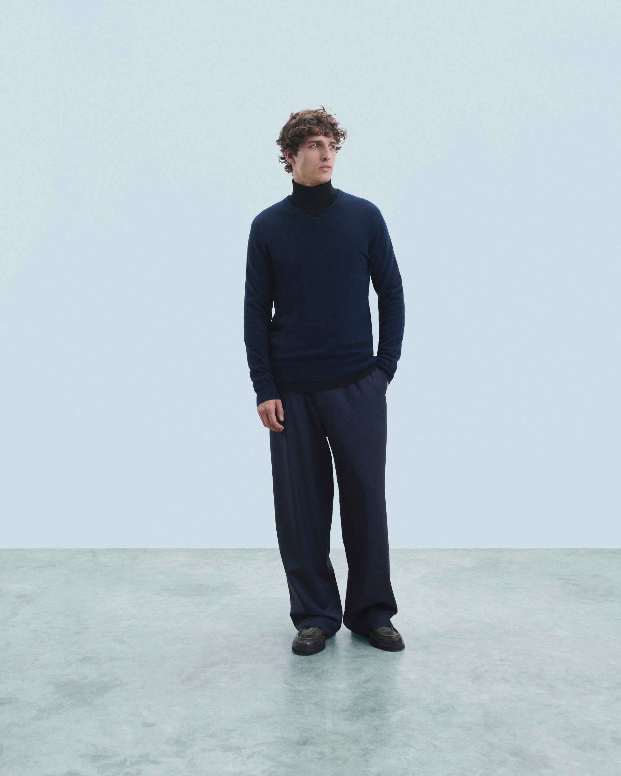 NAVY / NEW / QTY : 4 / Pull Col V Basique - Navy