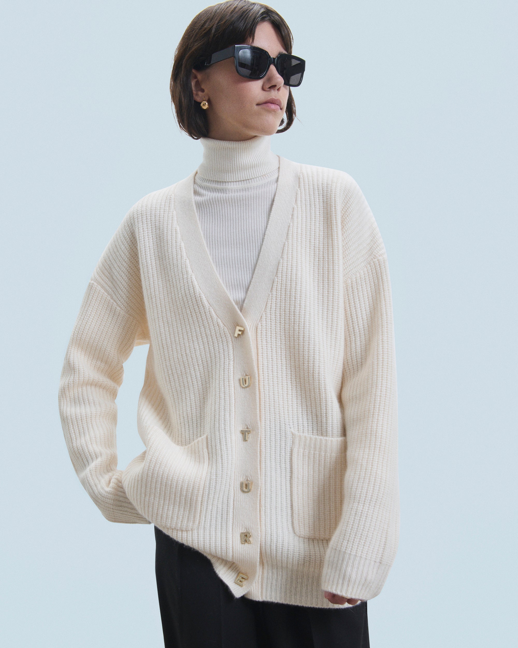 ECRU / DJV / QTY : 10 / Pull Cardigan - Ecru