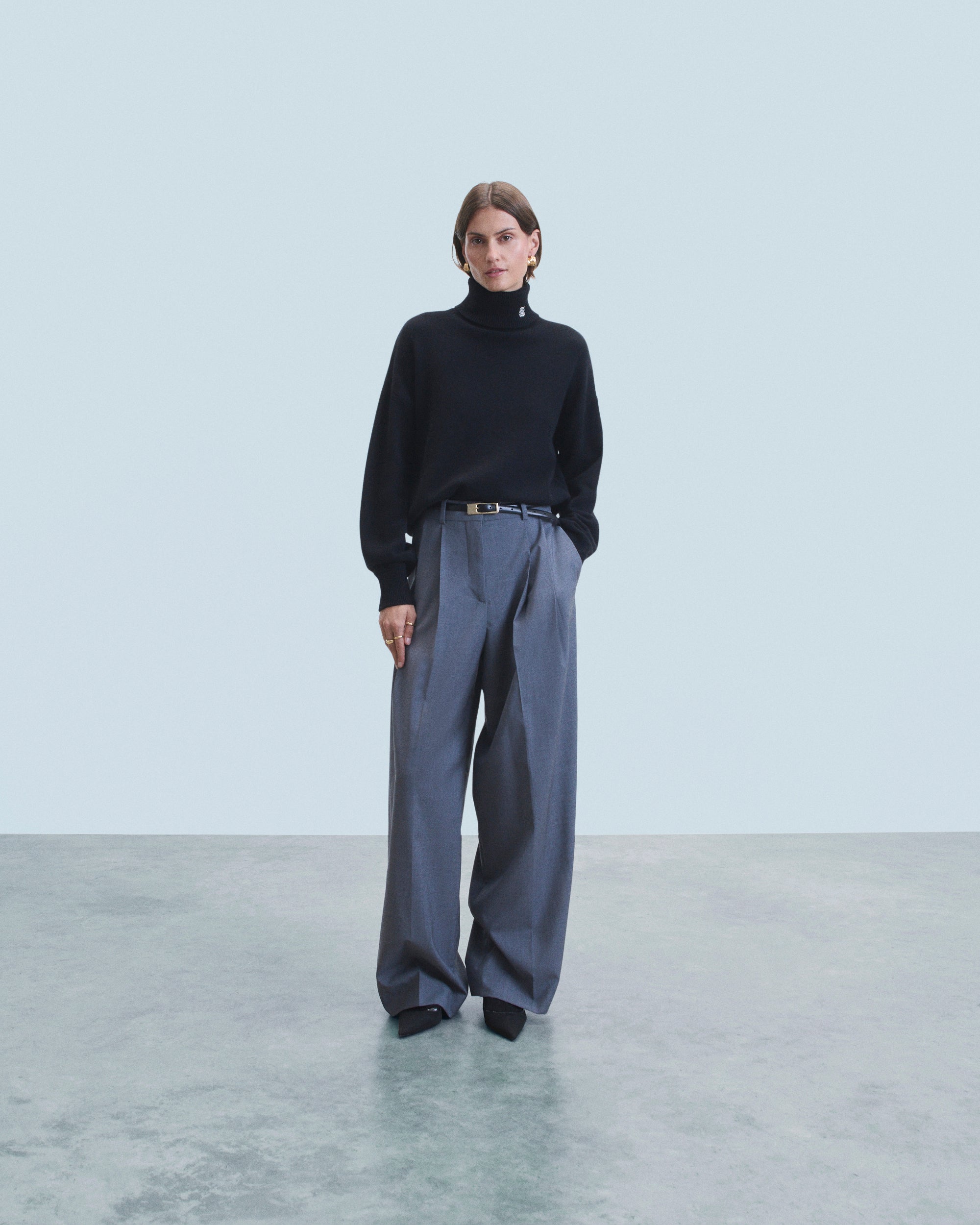 NOIR / NEW / QTY : 4 / Pull Col Roulé - Noir
