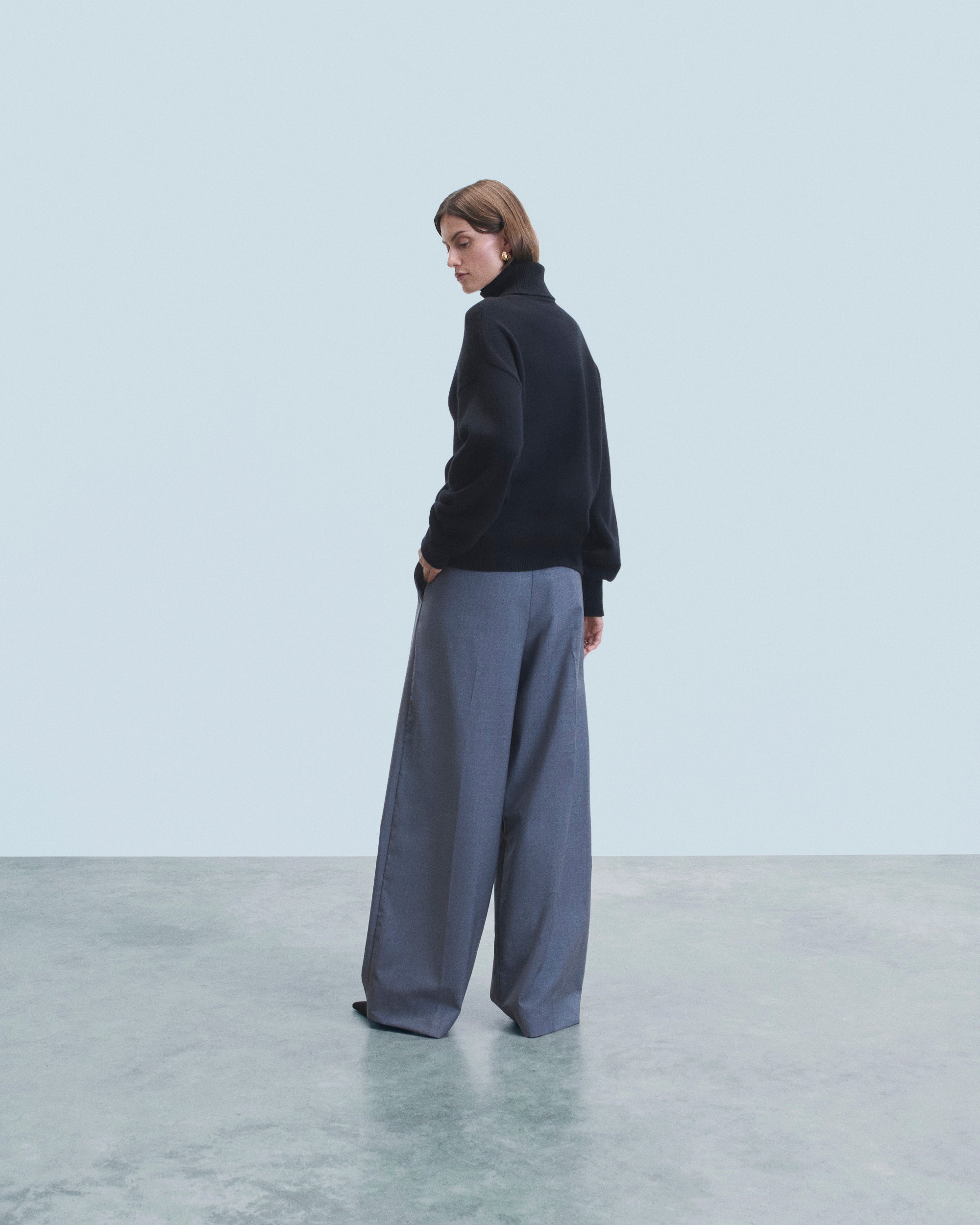 NOIR / NEW / QTY : 4 / Pull Col Roulé - Noir