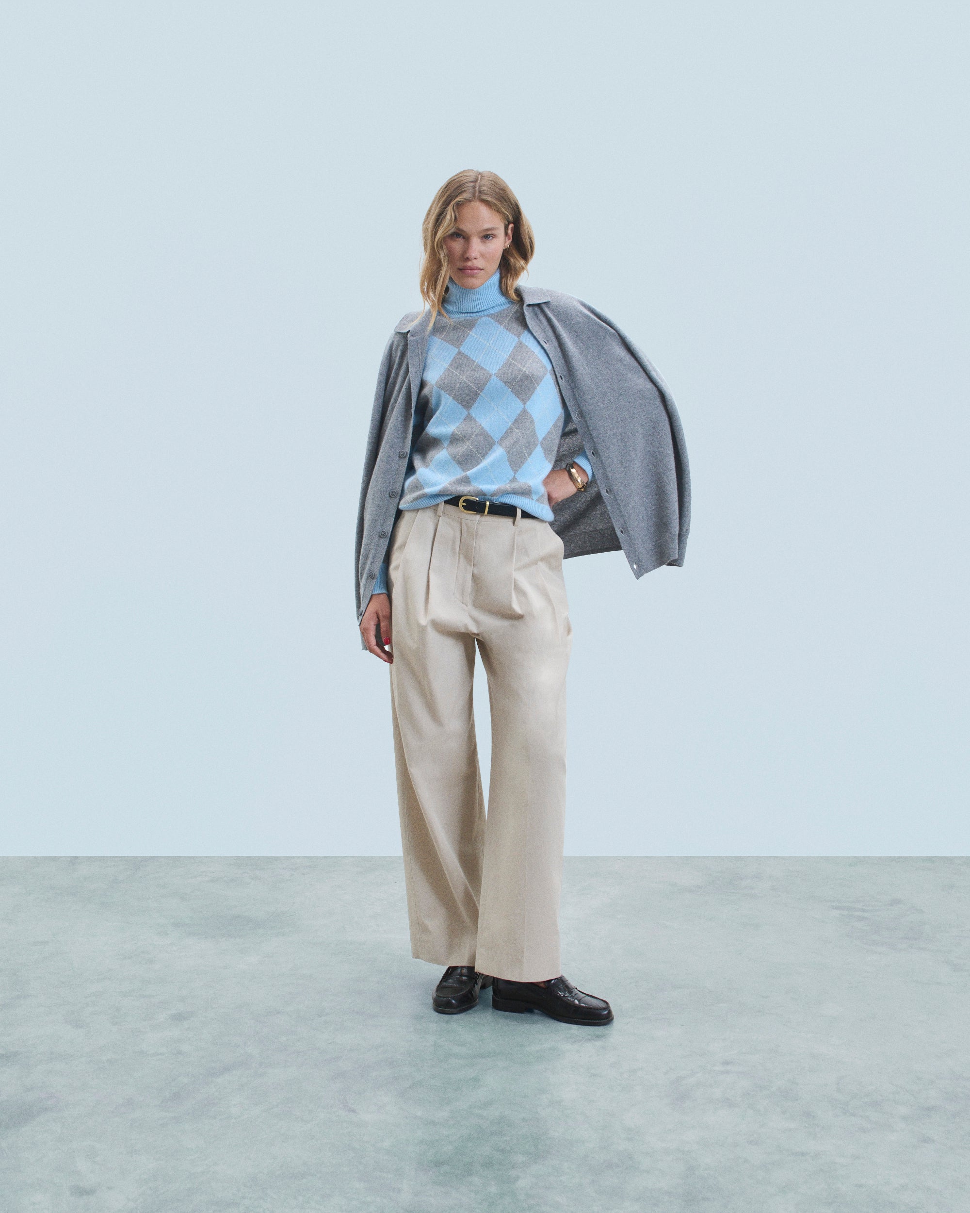 BABY BLUE / NEW / QTY : 4 / Pull Col Roulé à Motif Losange - Baby Blue