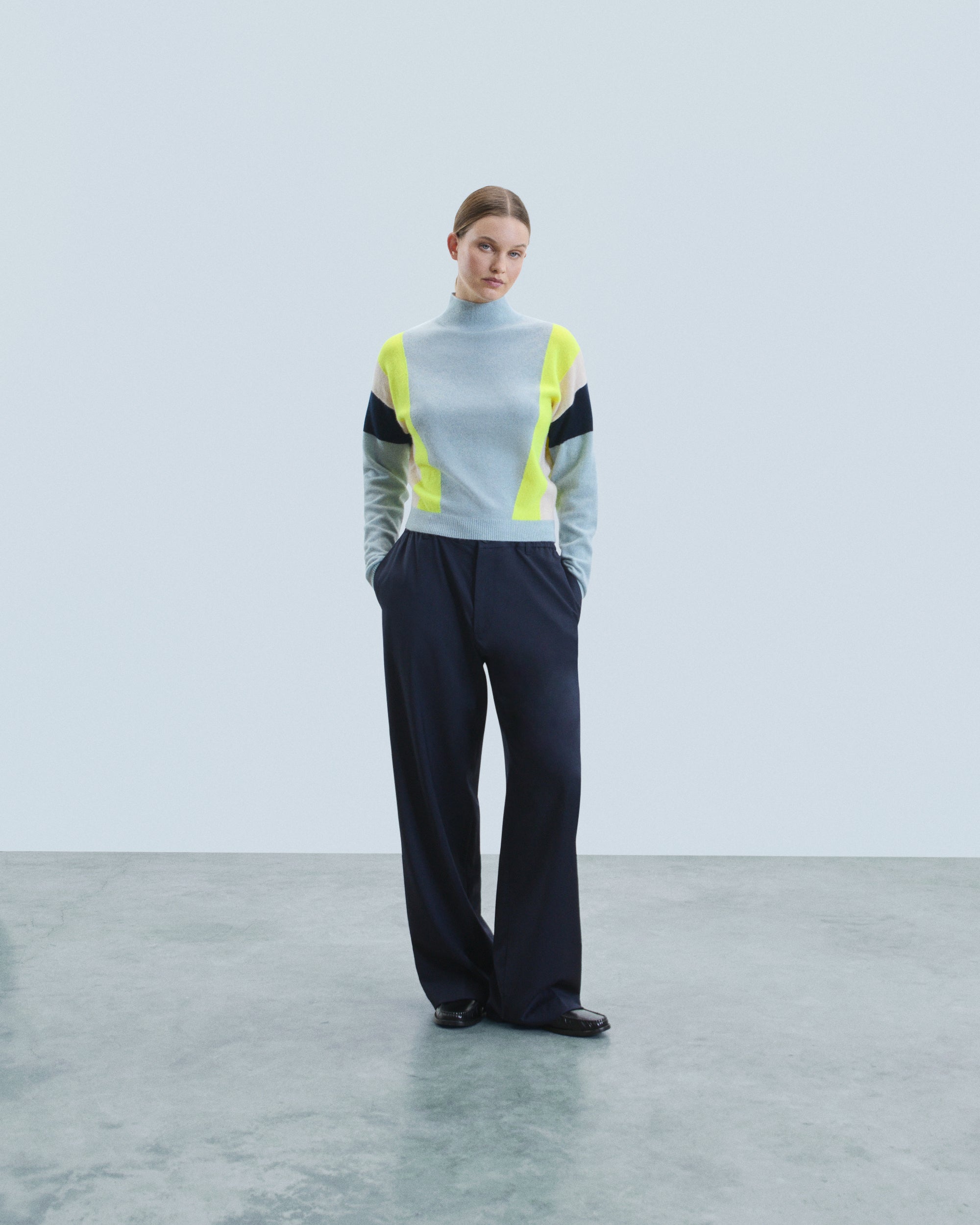 ICED BLUE / NEW / QTY : 2 / Pull Col Montant - Iced Blue