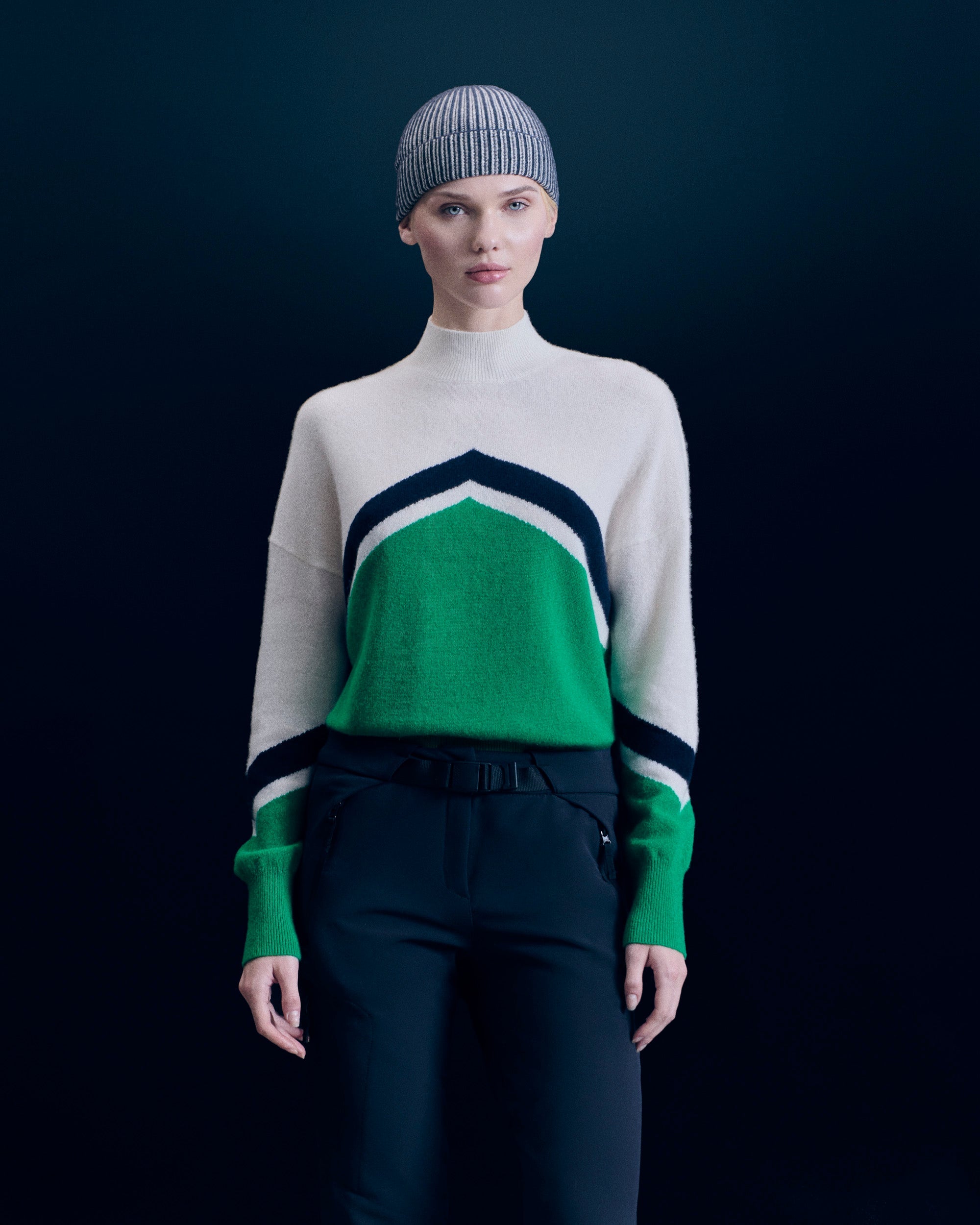 MOUNTAIN GREEN / DJV / QTY : 17 / Pull Col Montant Ski - Mountain Green