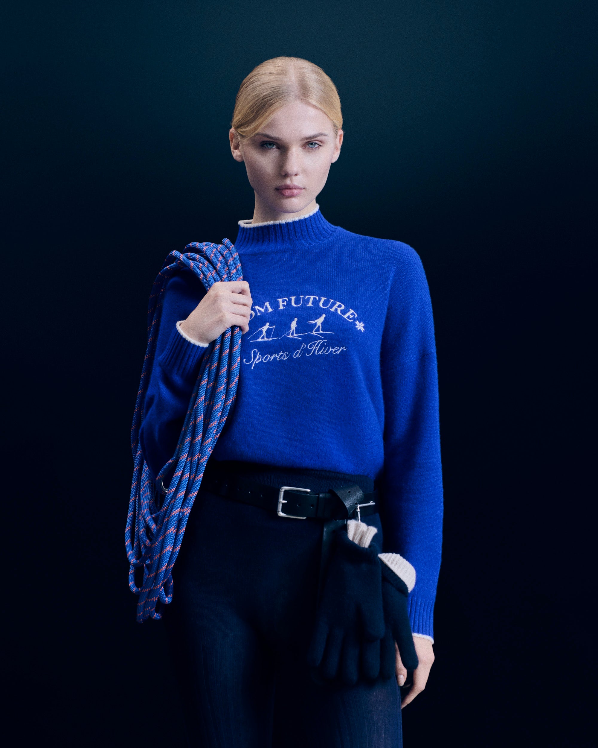 POP BLUE / NEW / QTY : 54 / Pull Col Montant Sport D'hiver - Pop Blue