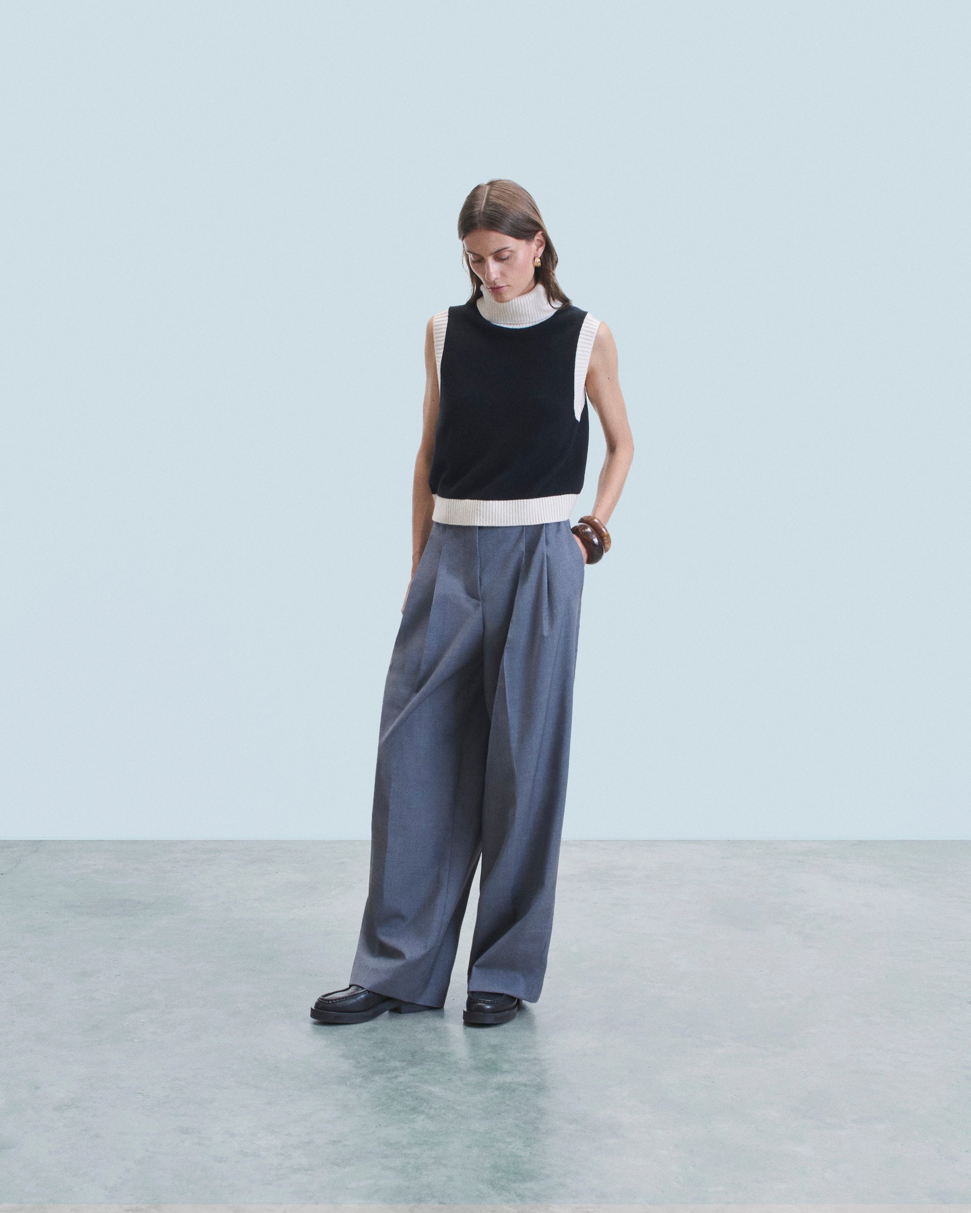 Y. ONLY PORTE / NOIR / NEW / QTY : 26 / Pull Sans Manches - Noir