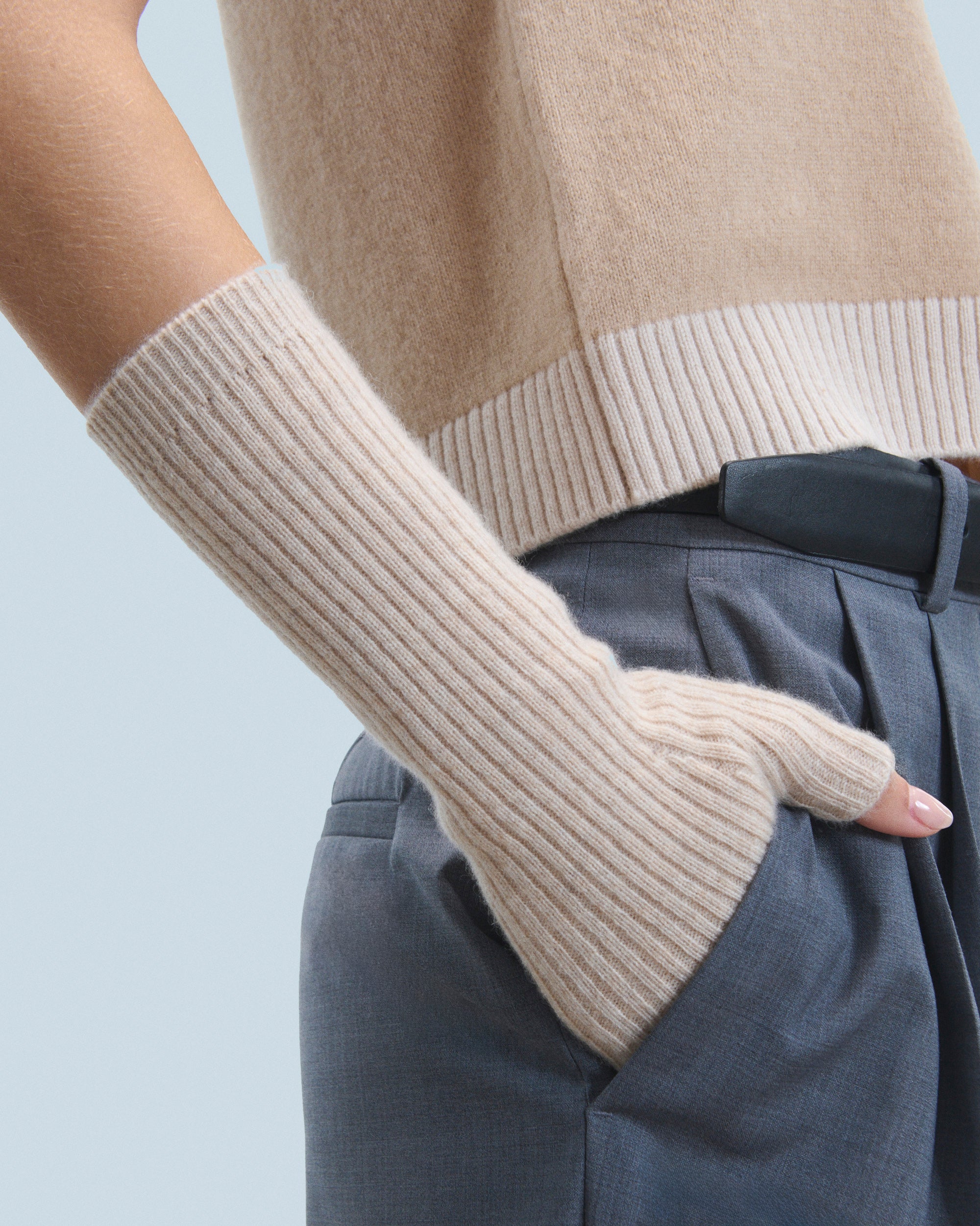 BEIGE / NEW / QTY : 0 / Pull Sans Manches - Beige
