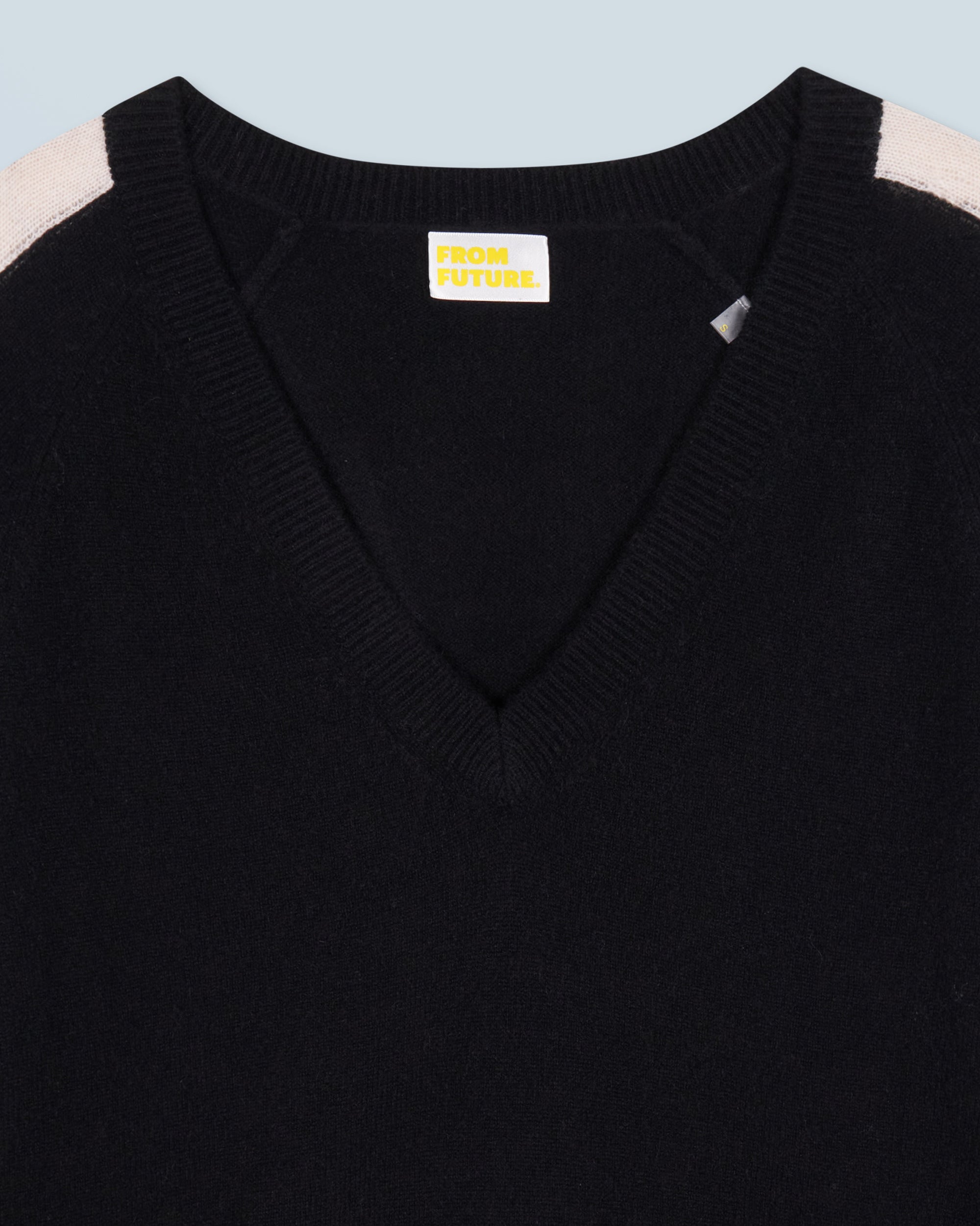 NOIR / NEW / QTY : 3 / Pull Col V Oversize Bandes Bicolore Léger - Noir
