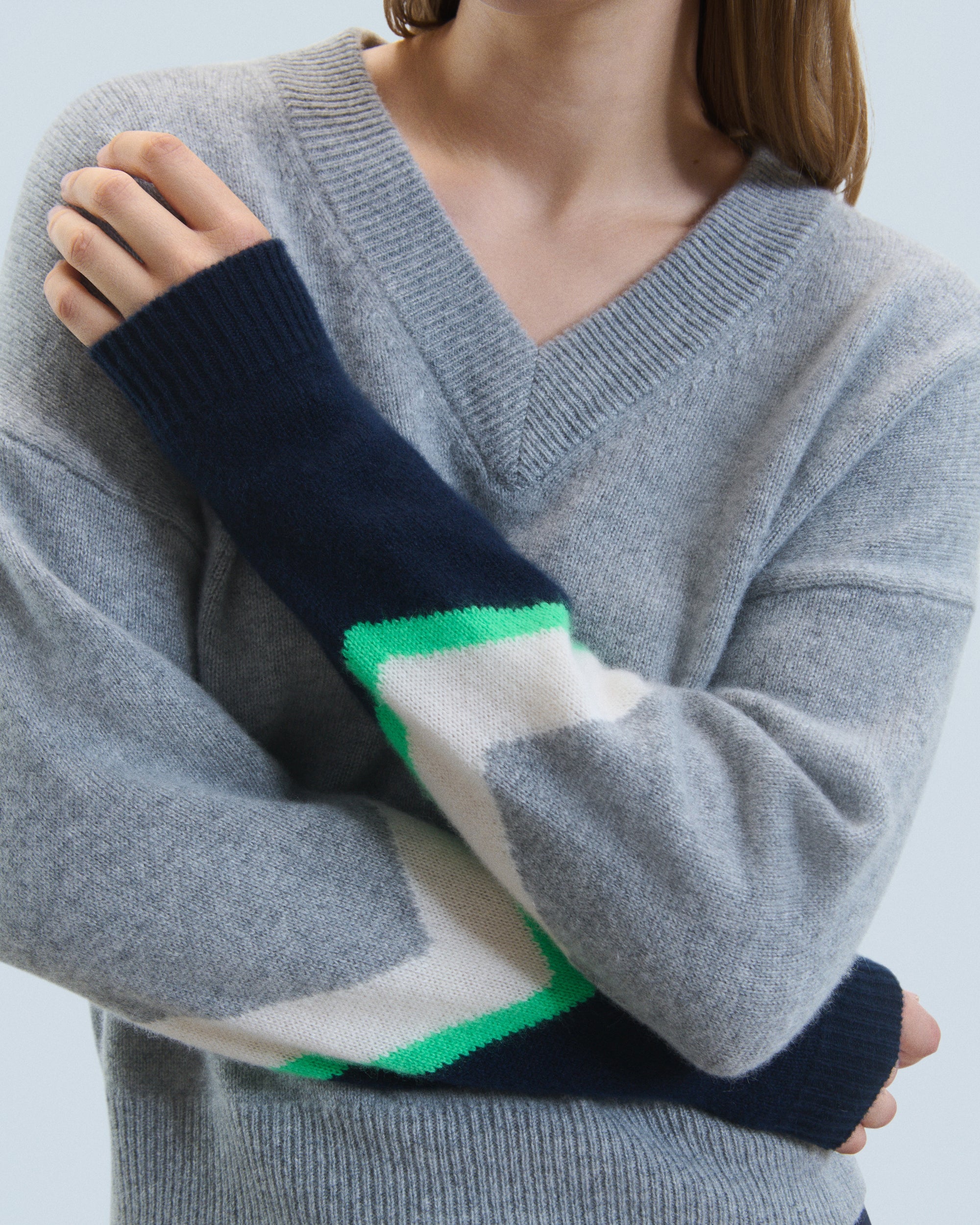 Y. ONLY PORTE / GRIS CHINE FONCE / DJV / QTY : 8 / Pull Col V - Gris Chine Fonce