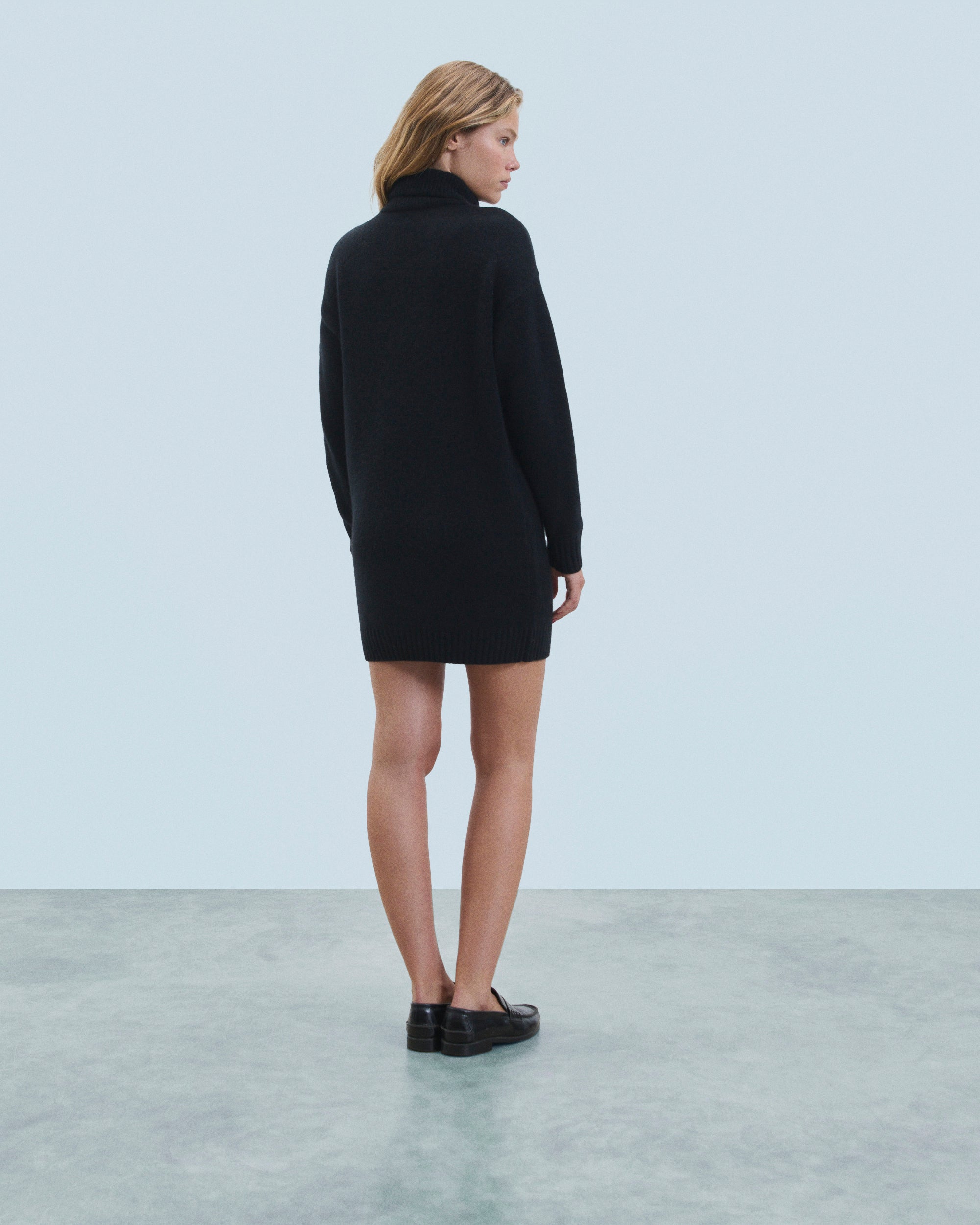 NOIR / DJV / QTY : 6 / Robe Courte Manche Longue - Noir