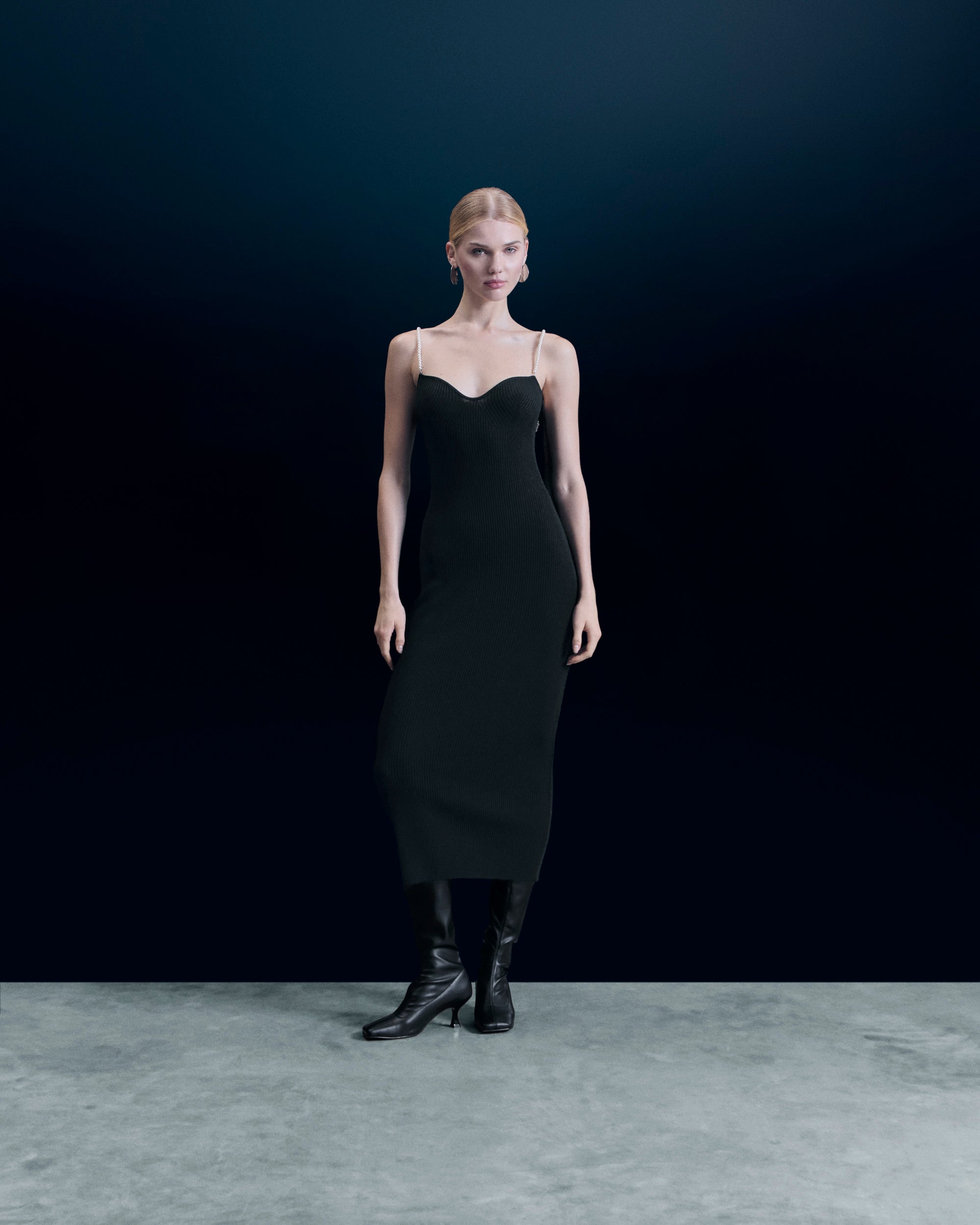 NOIR / NEW / QTY : 85 / Robe Longue Bretelle - Noir